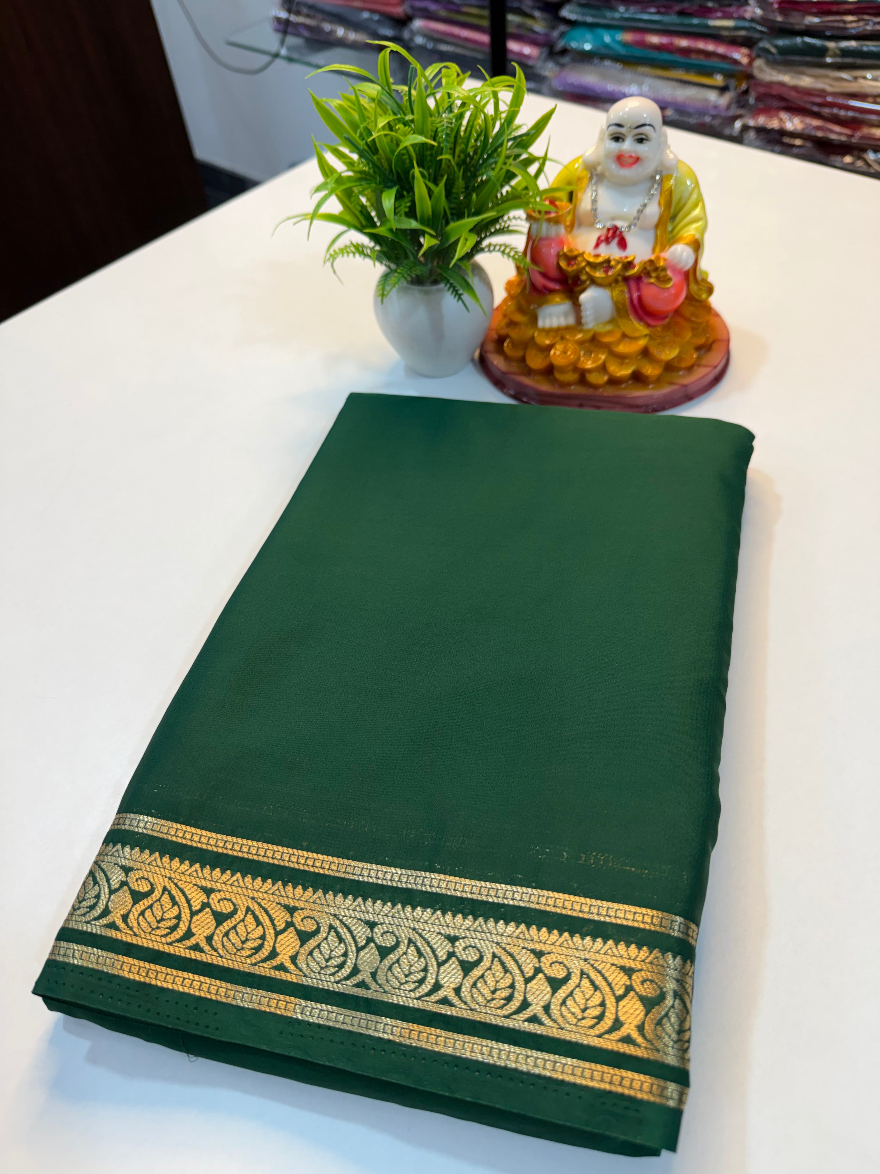 Premium Mysore Crepe Silk Saree with Small Mango Border & Chit Pallu…