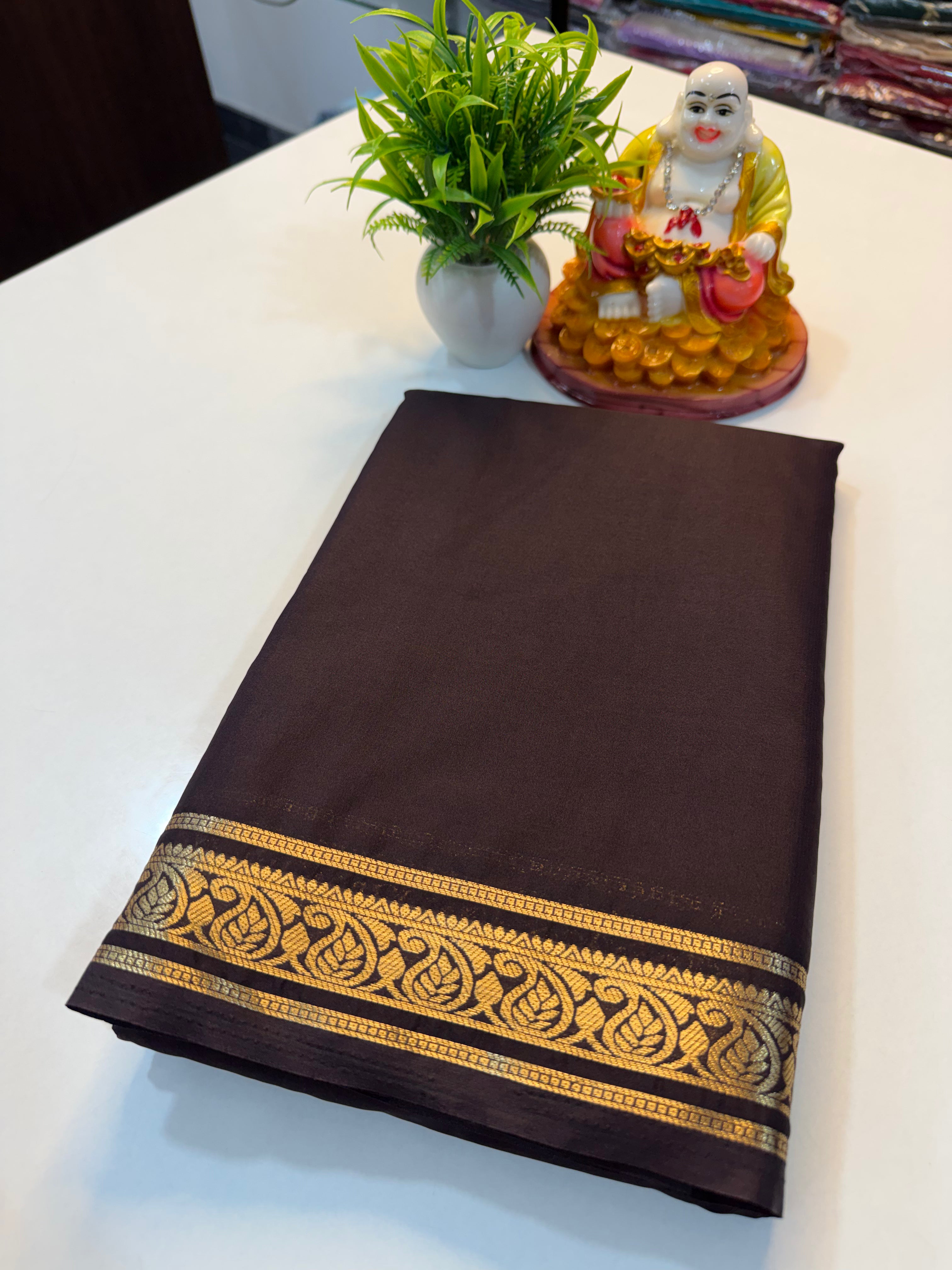 Premium Mysore Crepe Silk Saree with Small Mango Border & Chit Pallu…