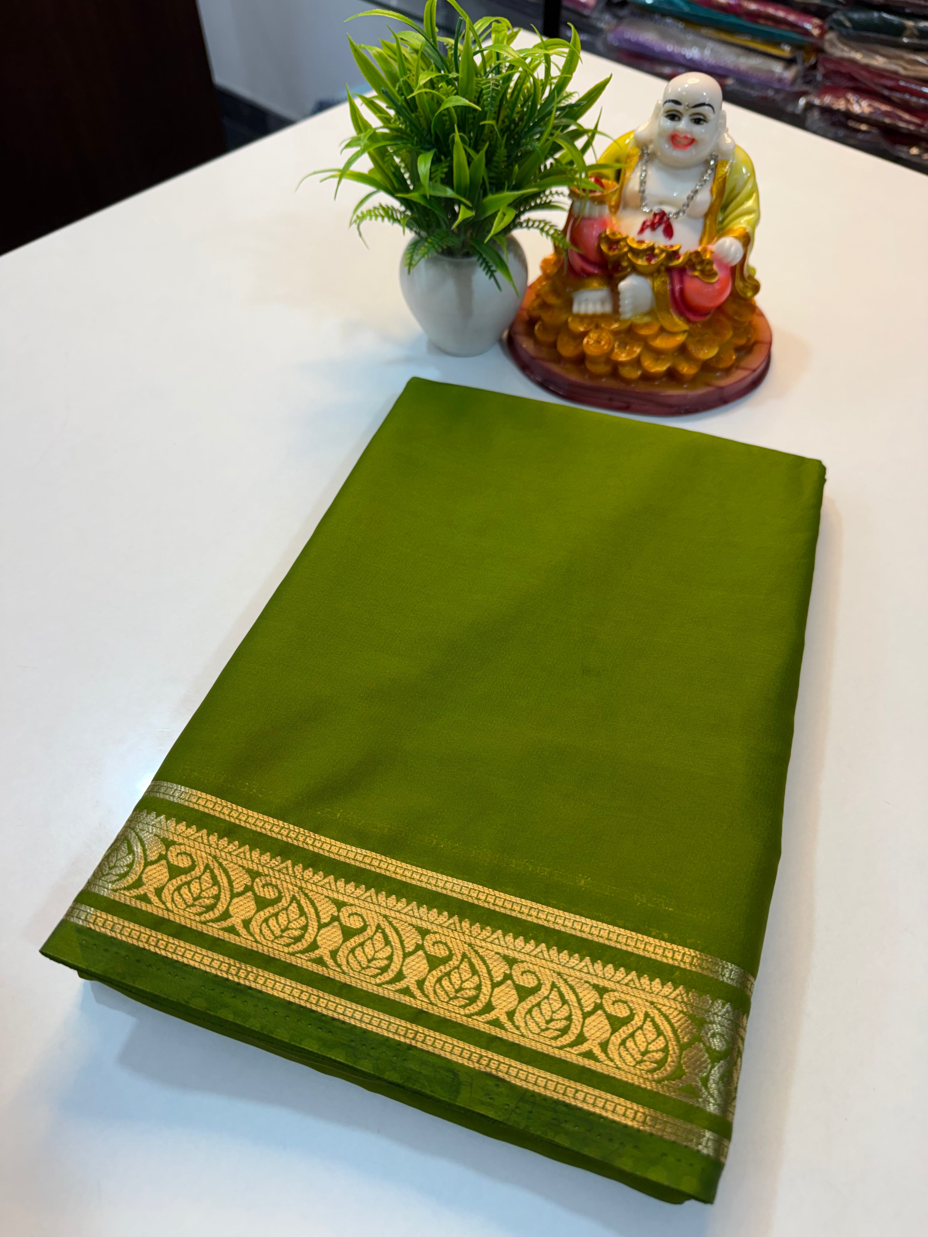 Premium Mysore Crepe Silk Saree with Small Mango Border & Chit Pallu…