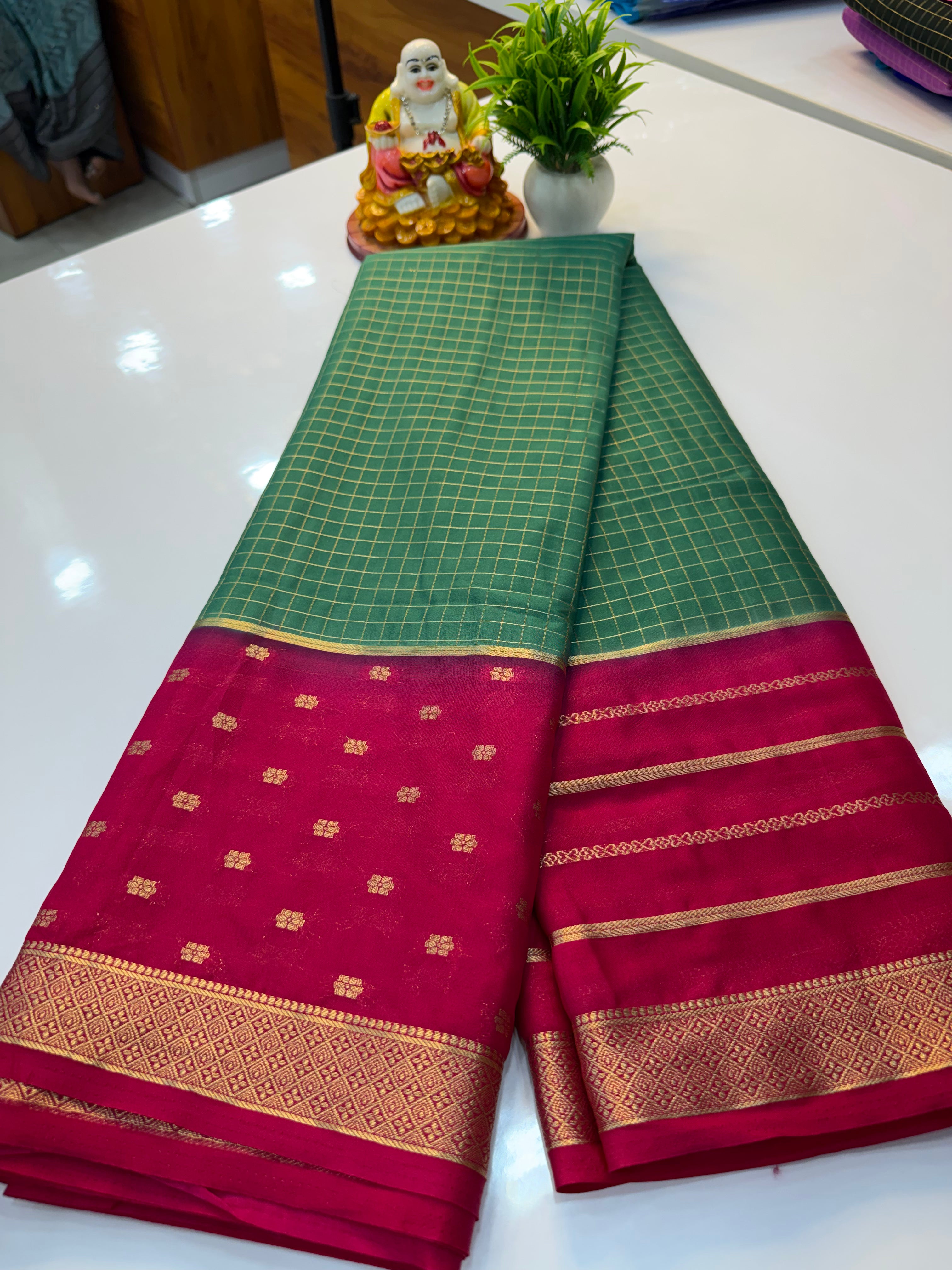 Premium Mysore Crepe Silk Saree with Checks & Rich Pallu…