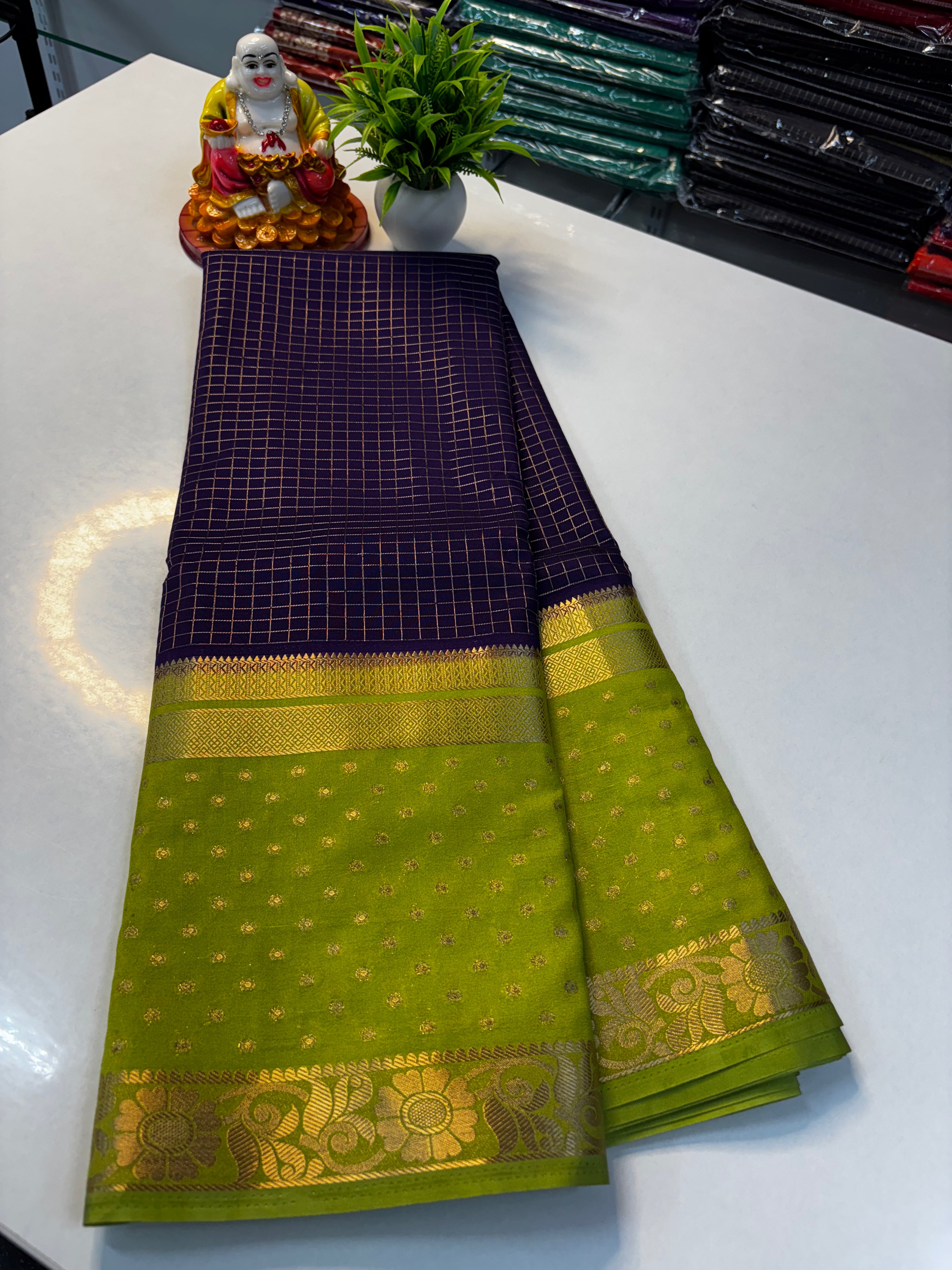 Beautiful Bindhi Border Chex Pattern Mysore Crepe Silk Saree