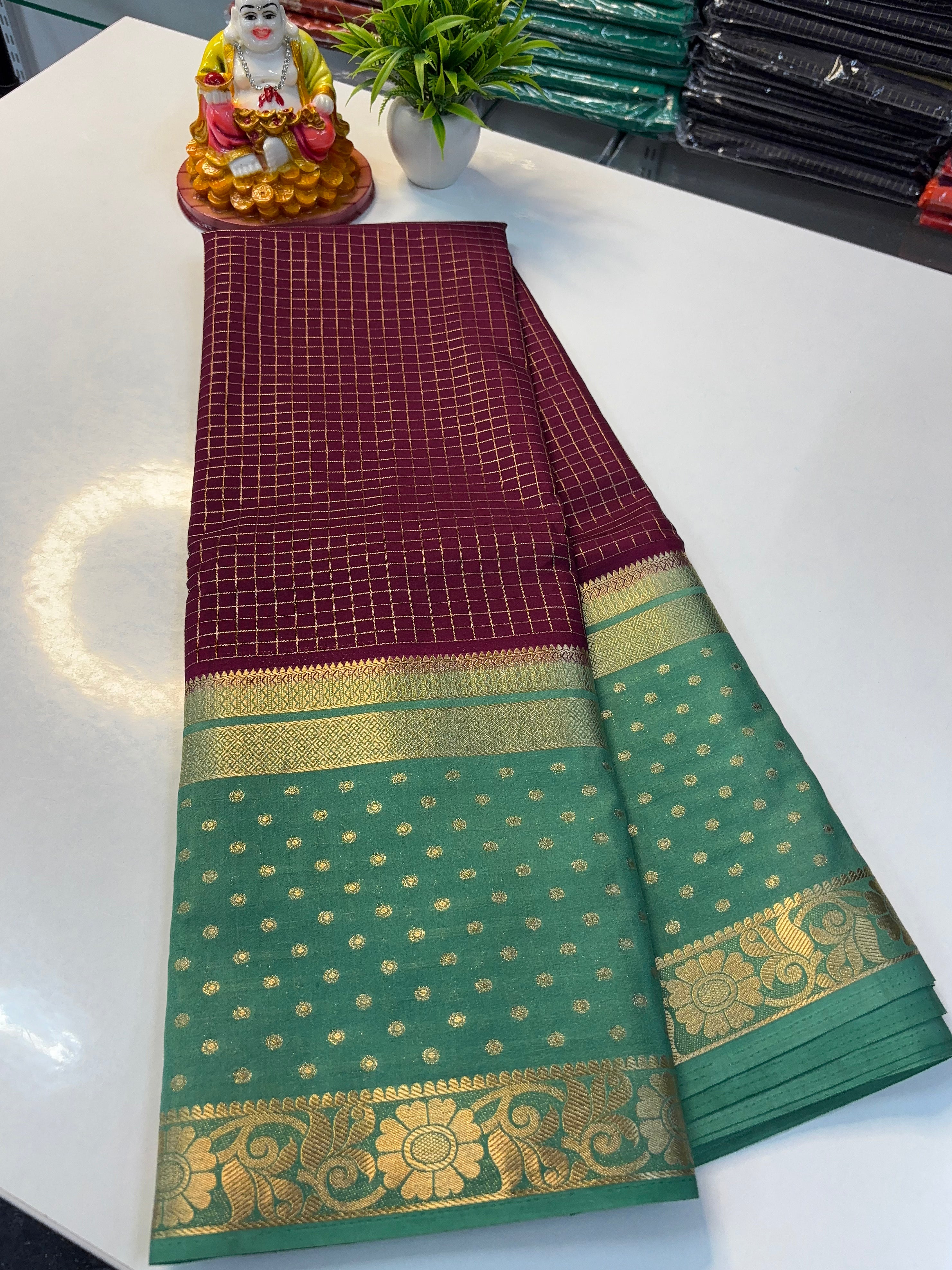 Beautiful Bindhi Border Chex Pattern Mysore Crepe Silk Saree