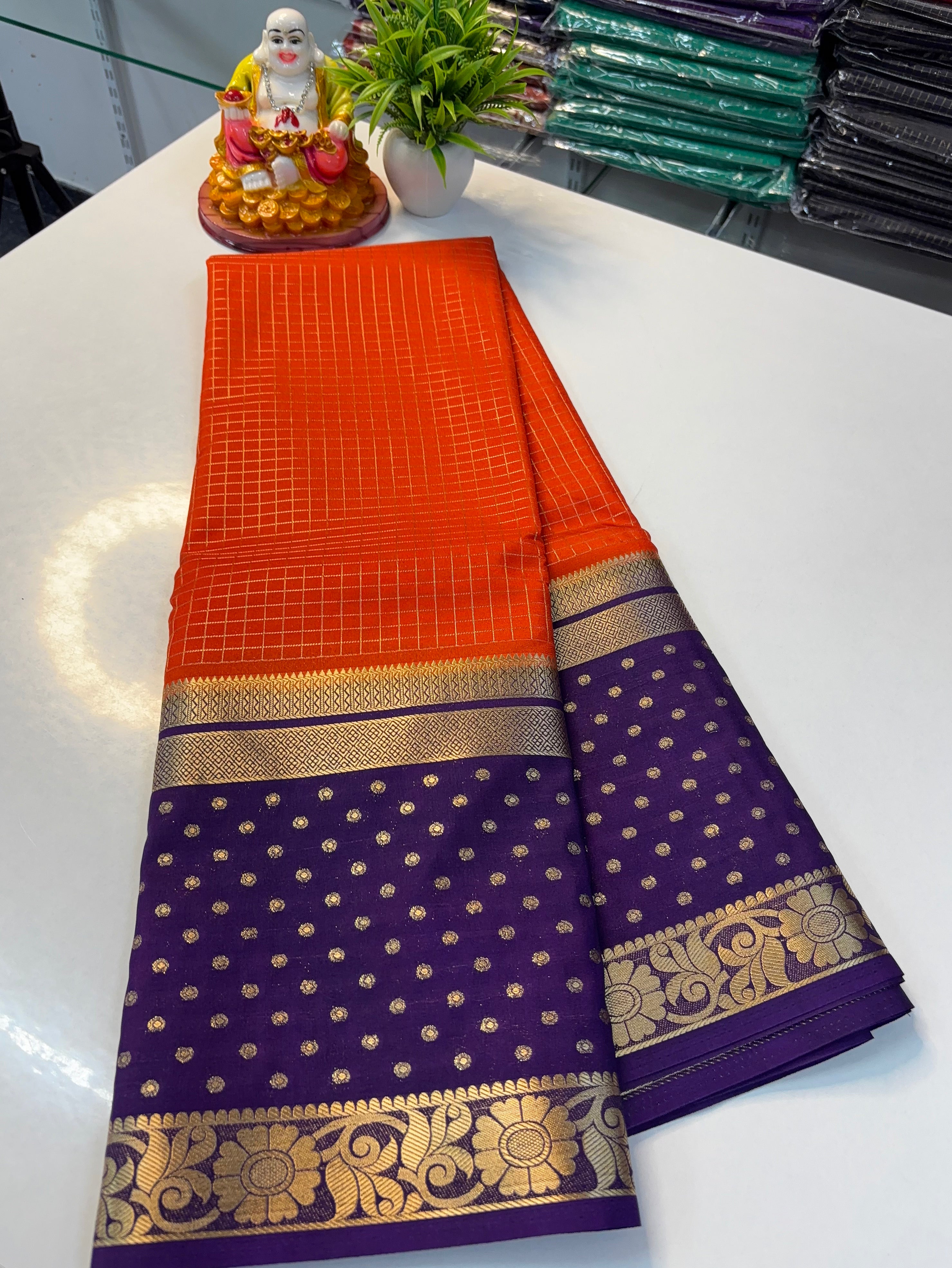 Beautiful Bindhi Border Chex Pattern Mysore Crepe Silk Saree