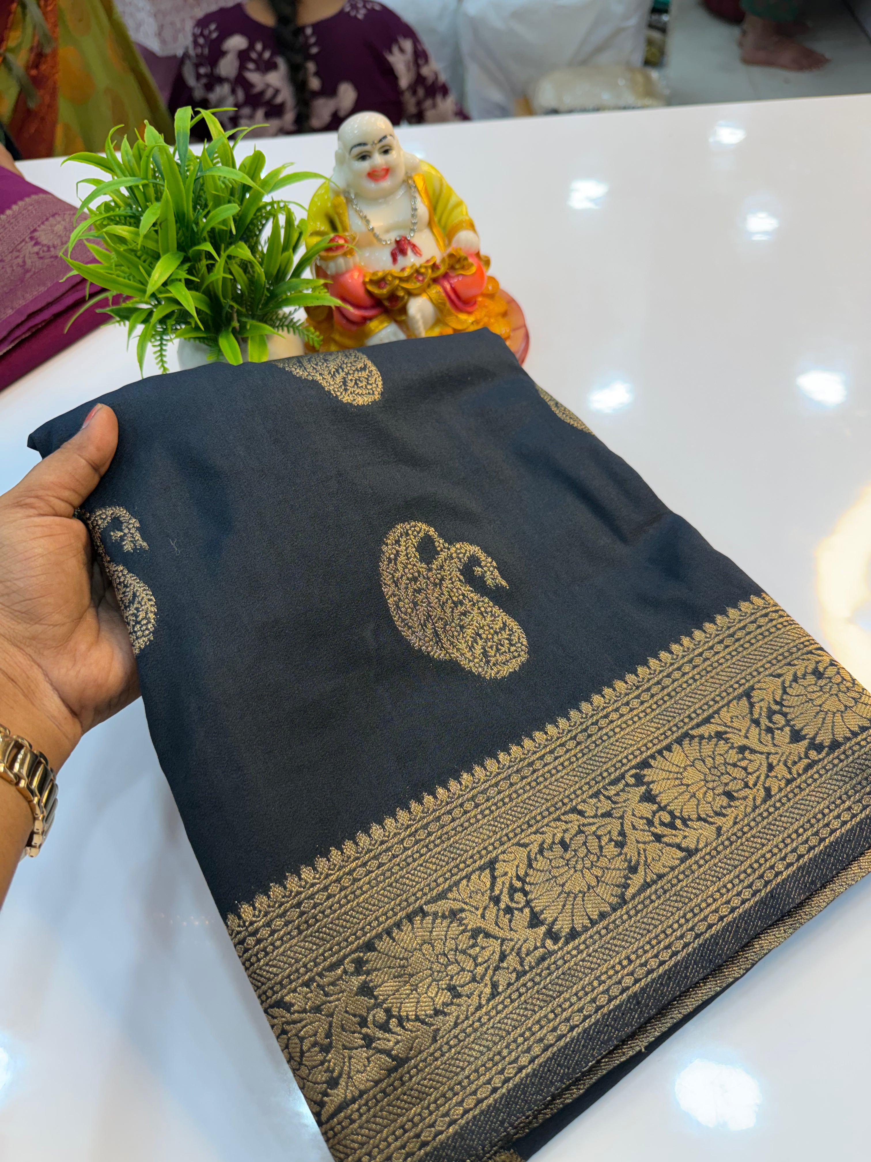 Premium Georgette Saree with Mango Buttas & Rich Pallu…