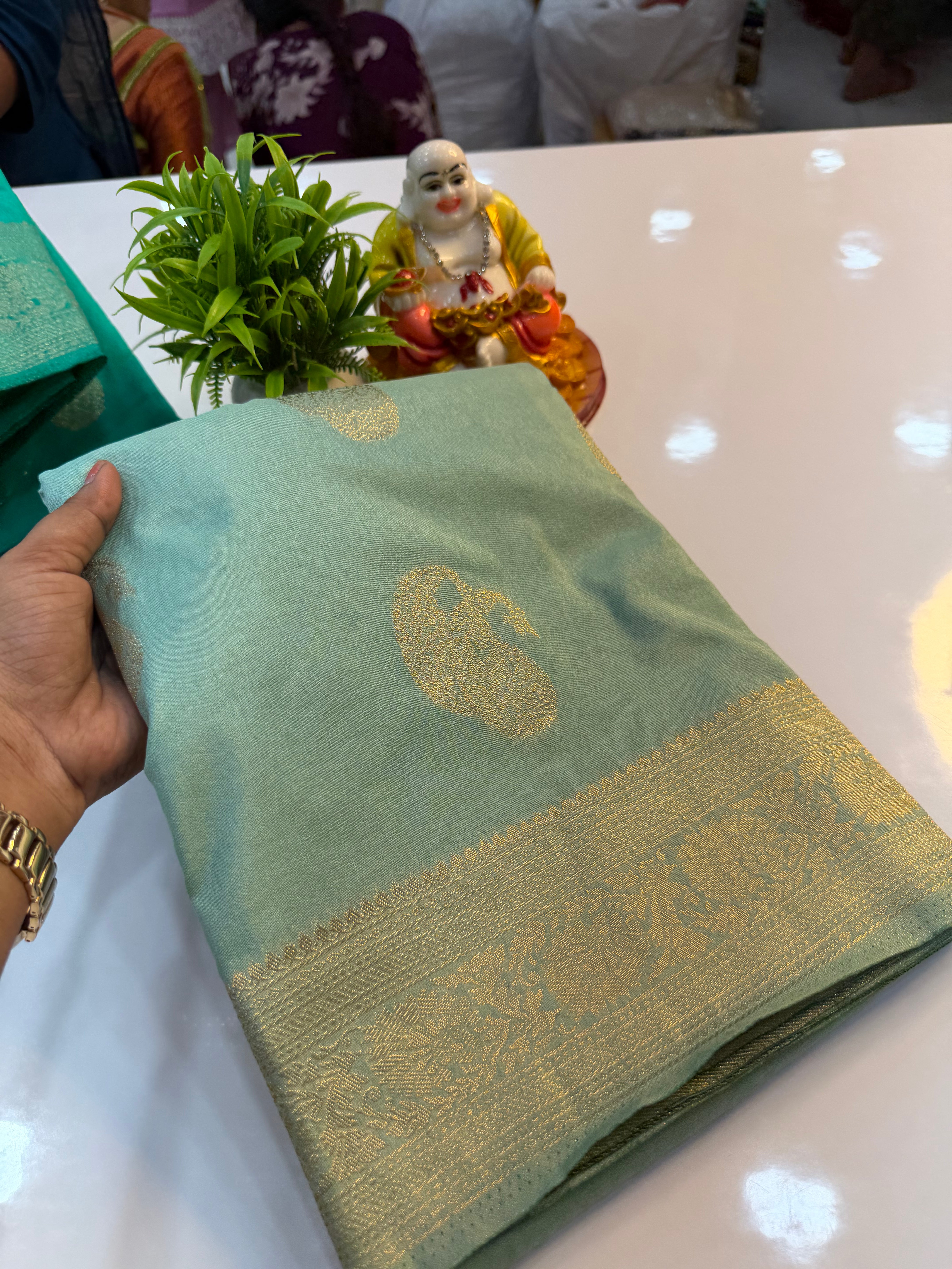 Premium Georgette Saree with Mango Buttas & Rich Pallu…