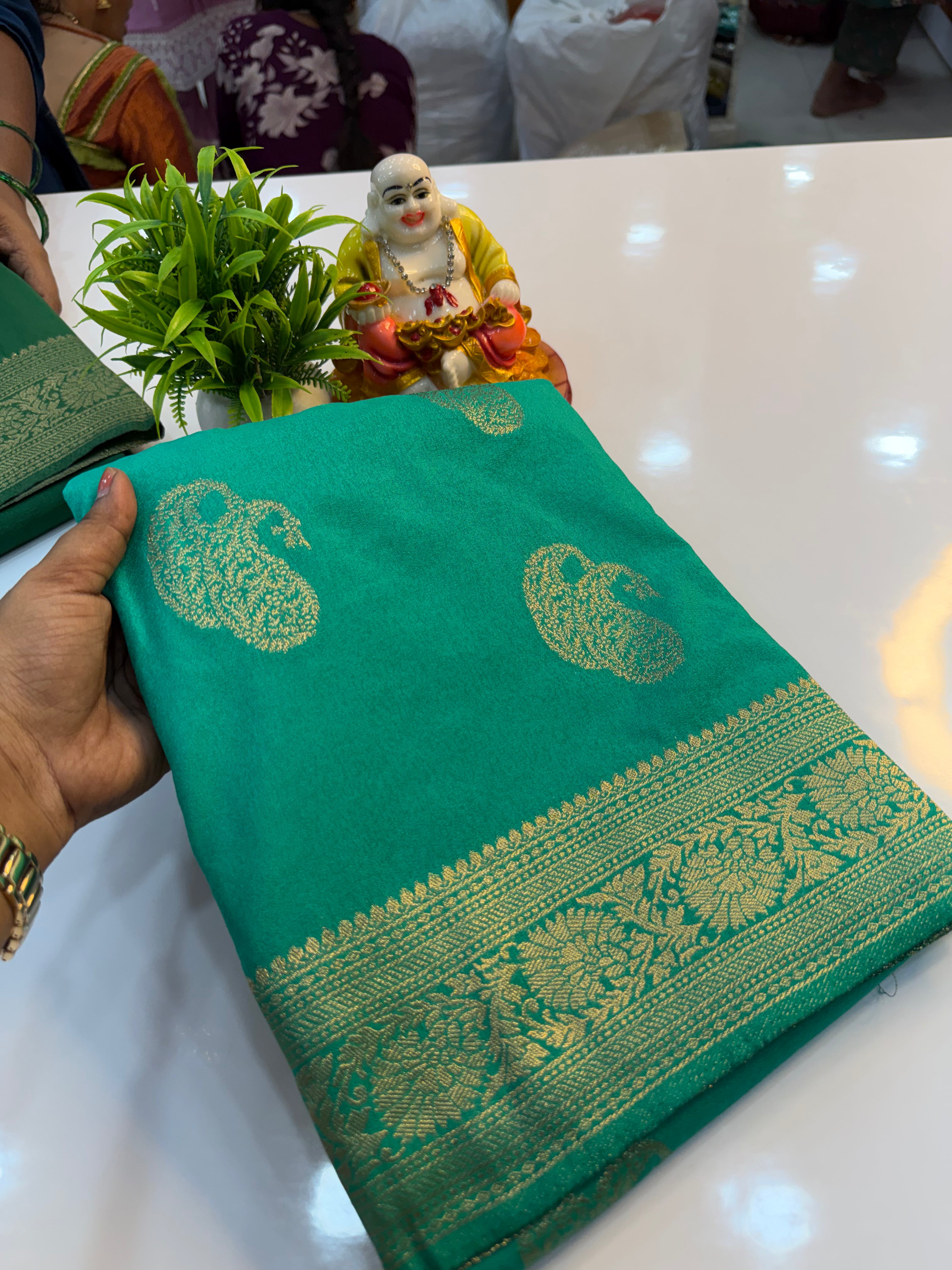 Premium Georgette Saree with Mango Buttas & Rich Pallu…