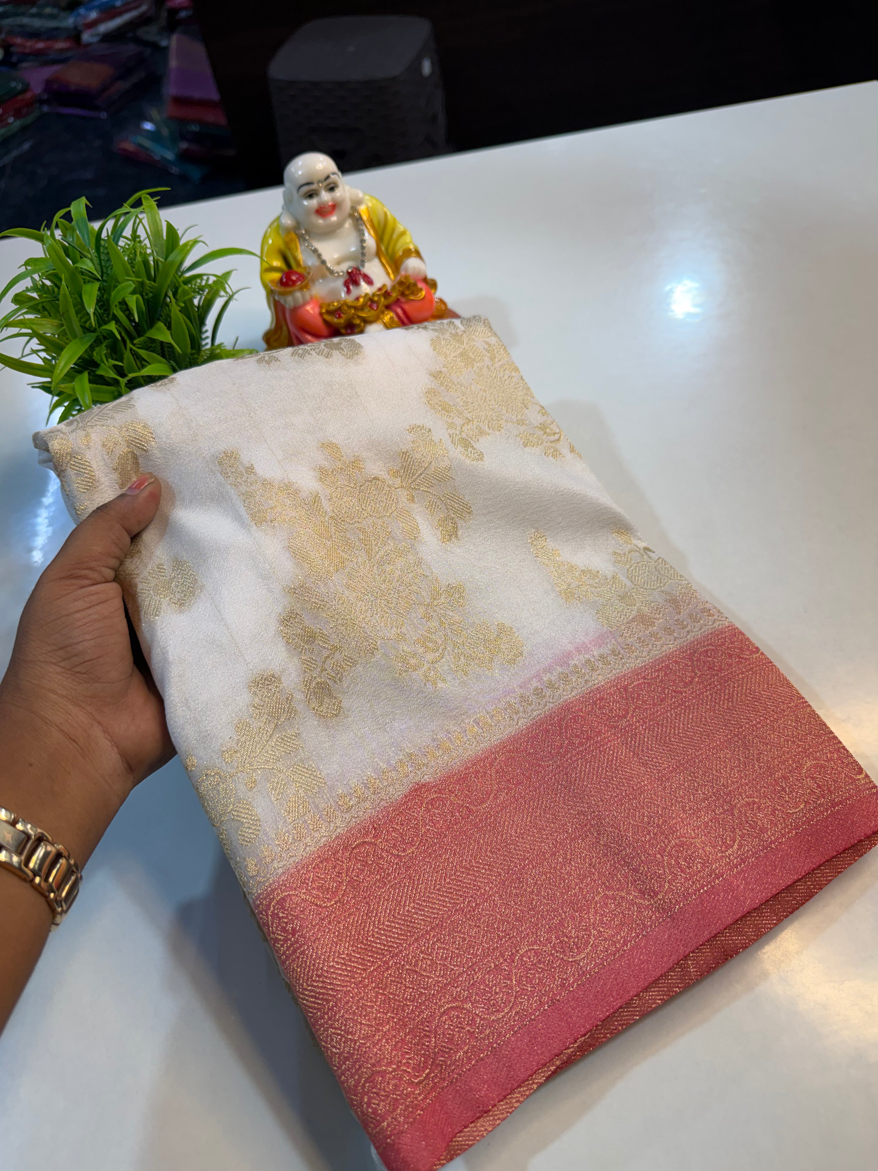 Premium Georgette Saree with Jaal Pattern | Rich Pallu & Butta Blouse…