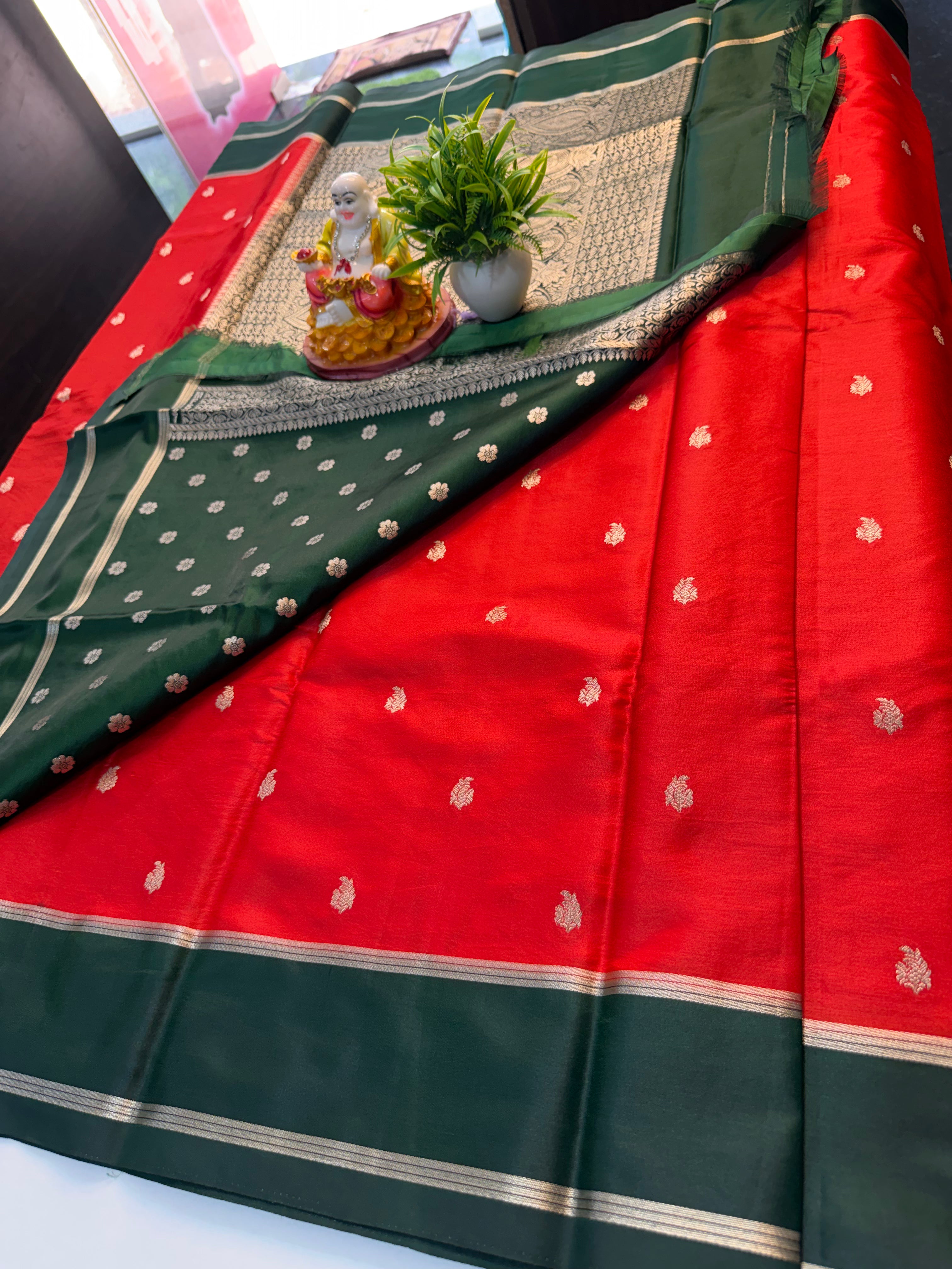 Premium Gajji Silk Saree with Buttas, Rich Pallu & Butta Blouse..