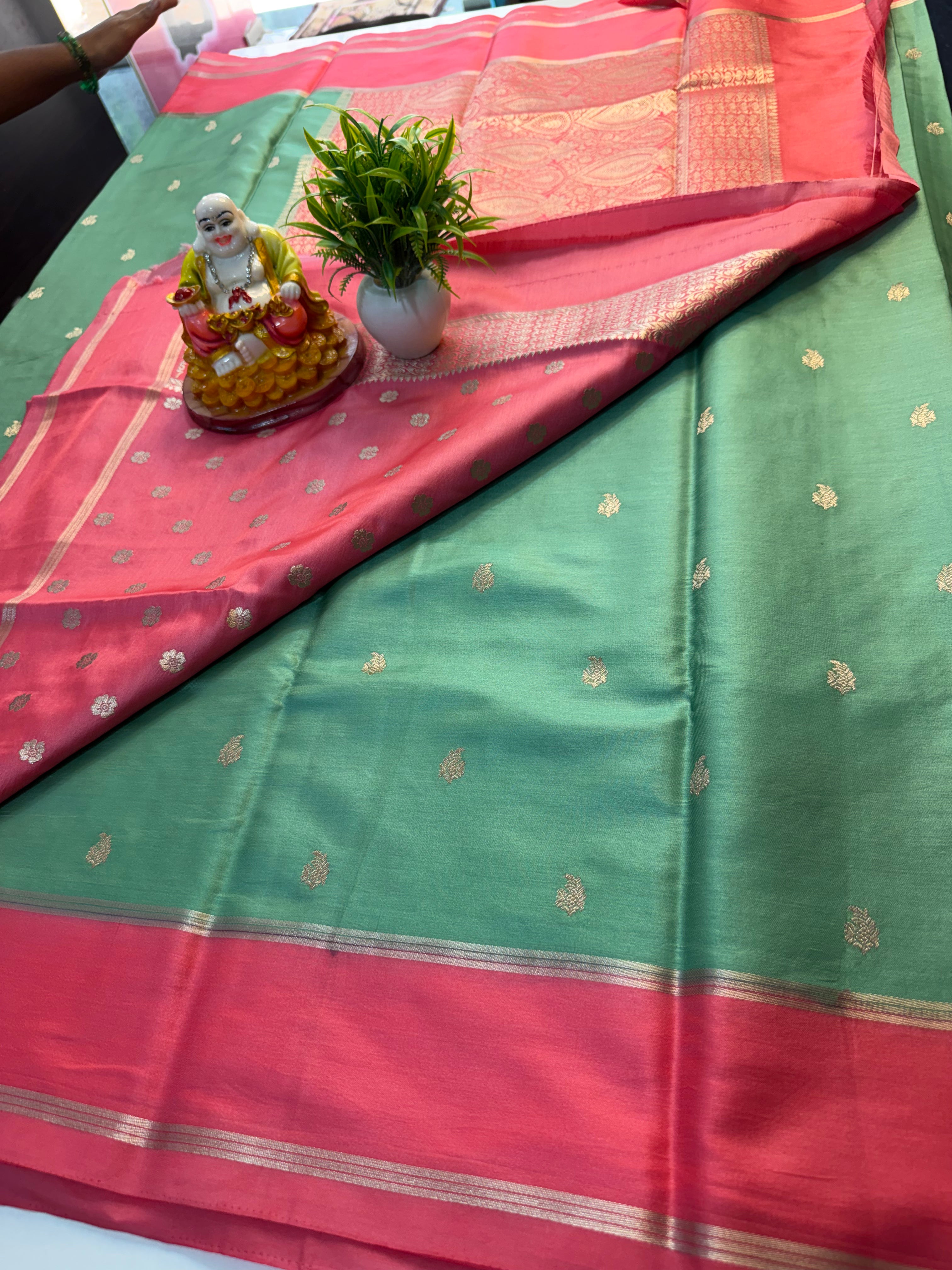 Premium Gajji Silk Saree with Buttas, Rich Pallu & Butta Blouse..