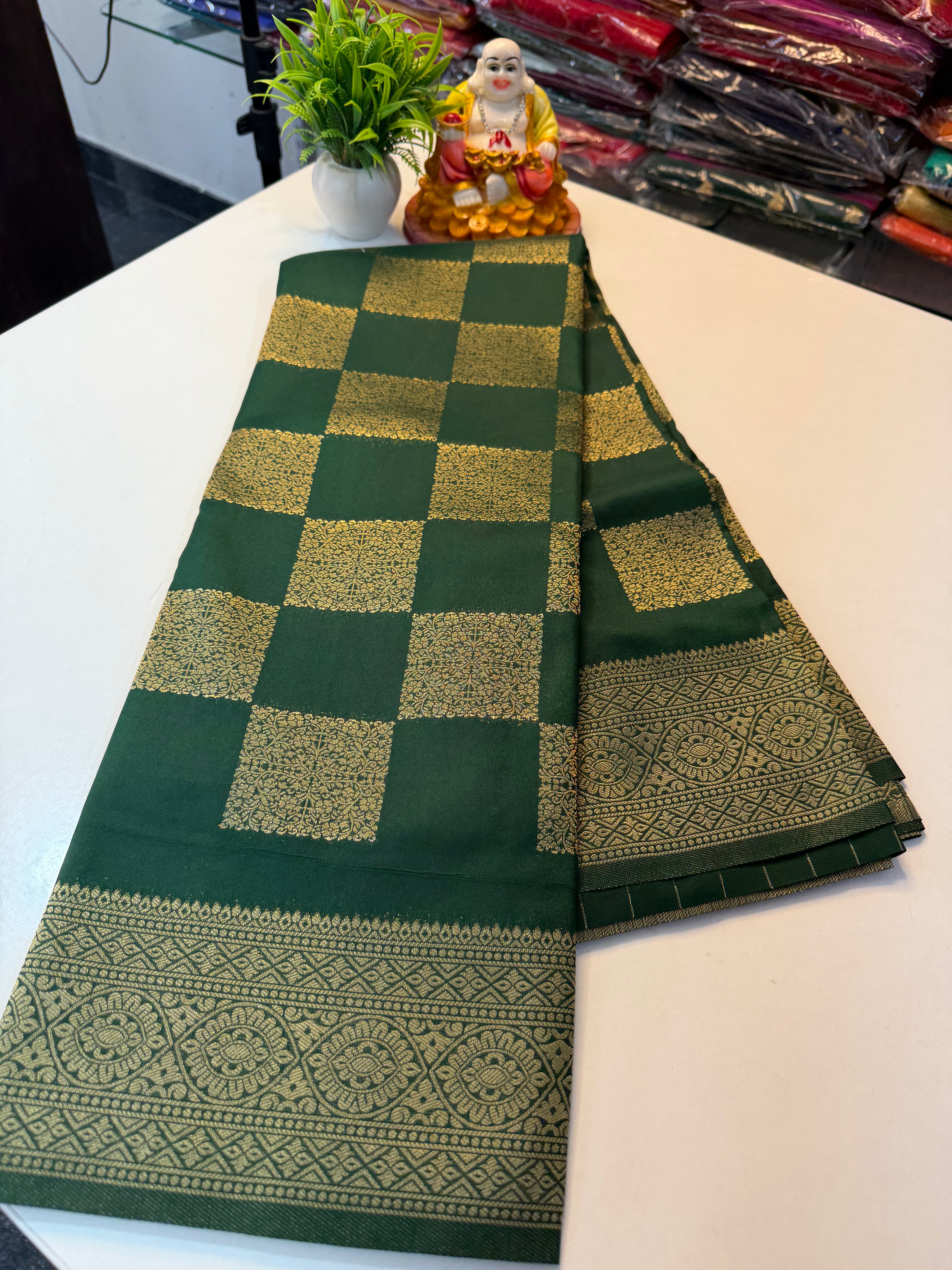 Premium Georgette Saree with Rich Pallu & Butta Blouse…