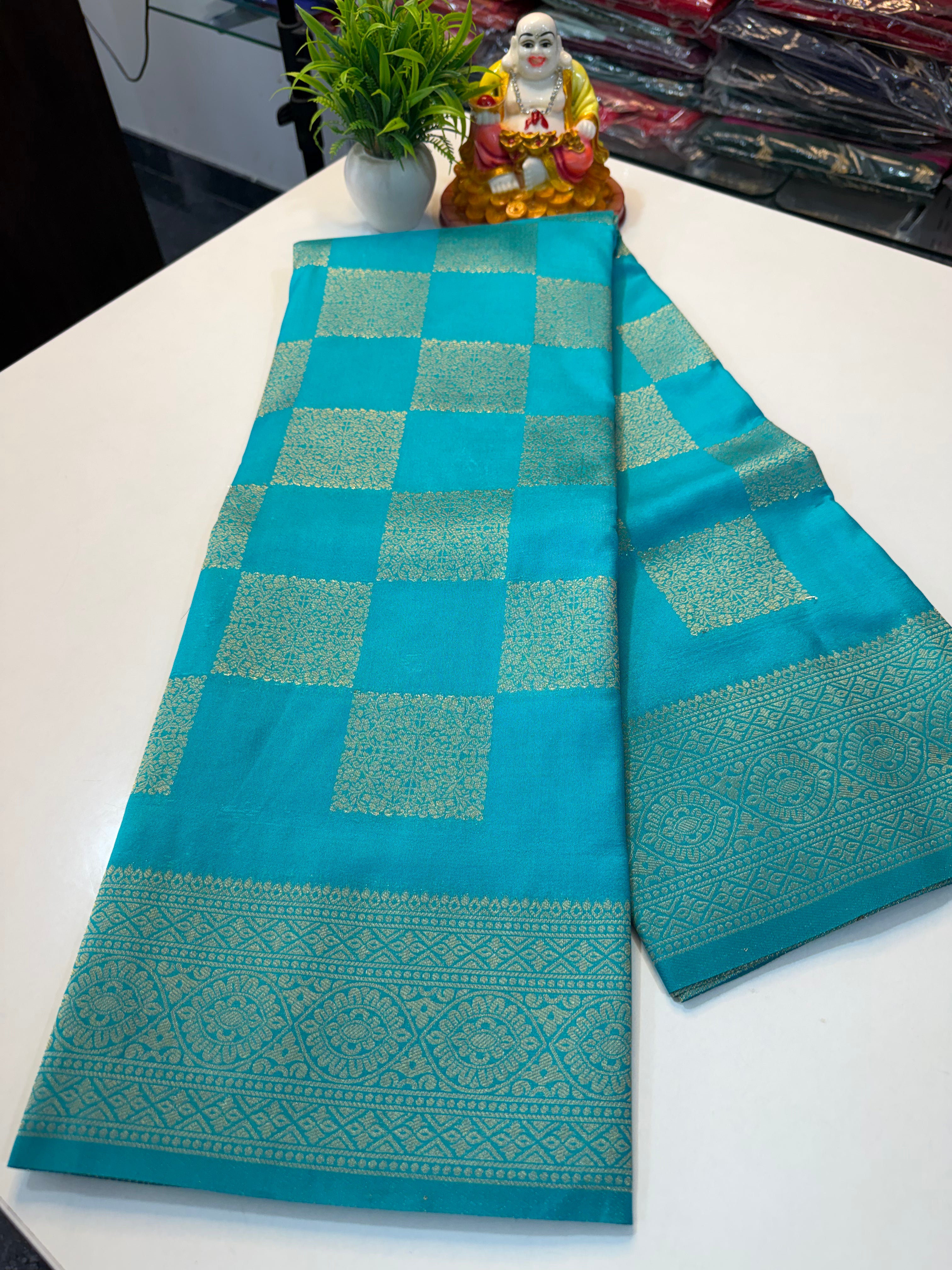 Premium Georgette Saree with Rich Pallu & Butta Blouse…