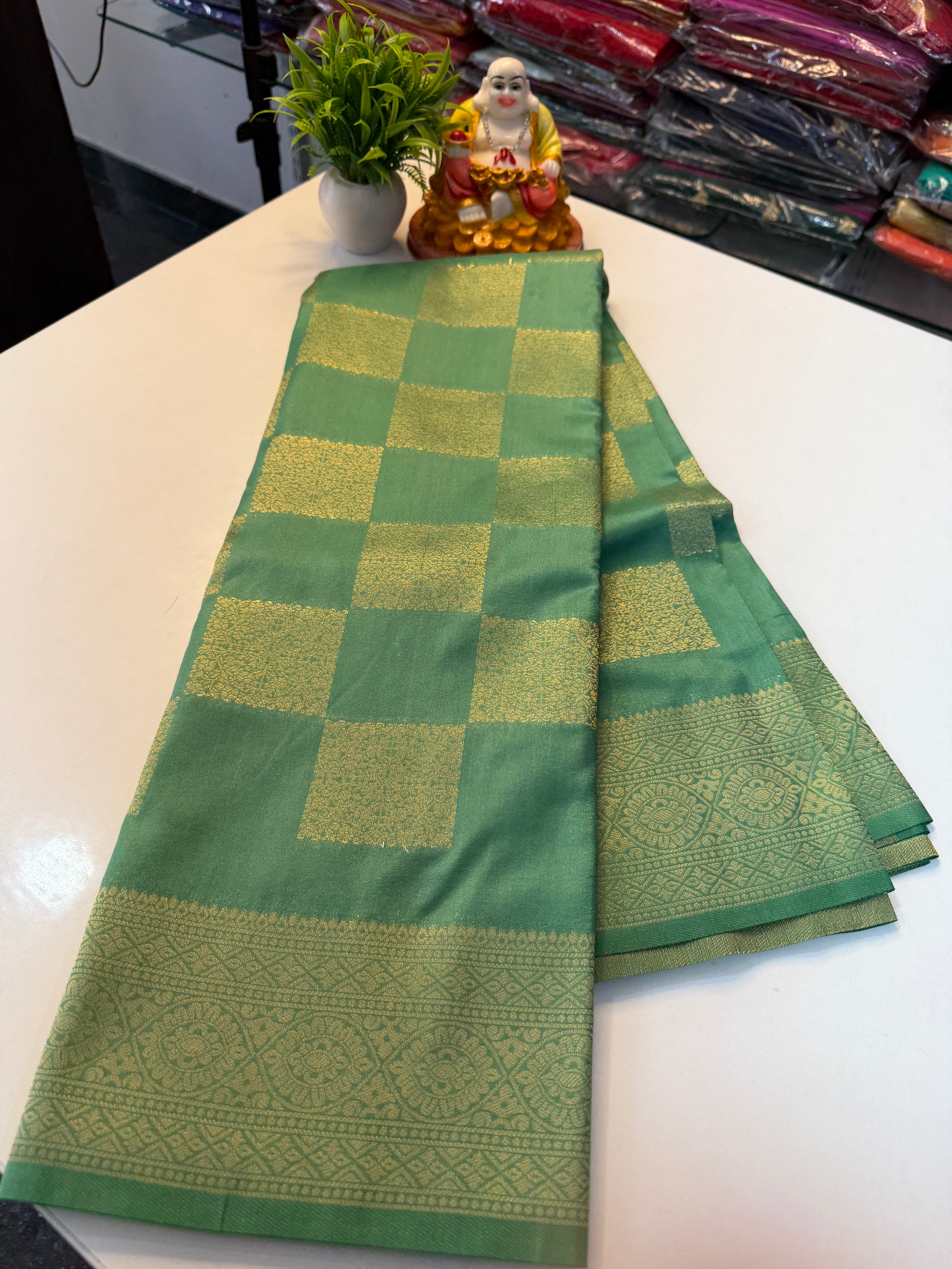 Premium Georgette Saree with Rich Pallu & Butta Blouse…