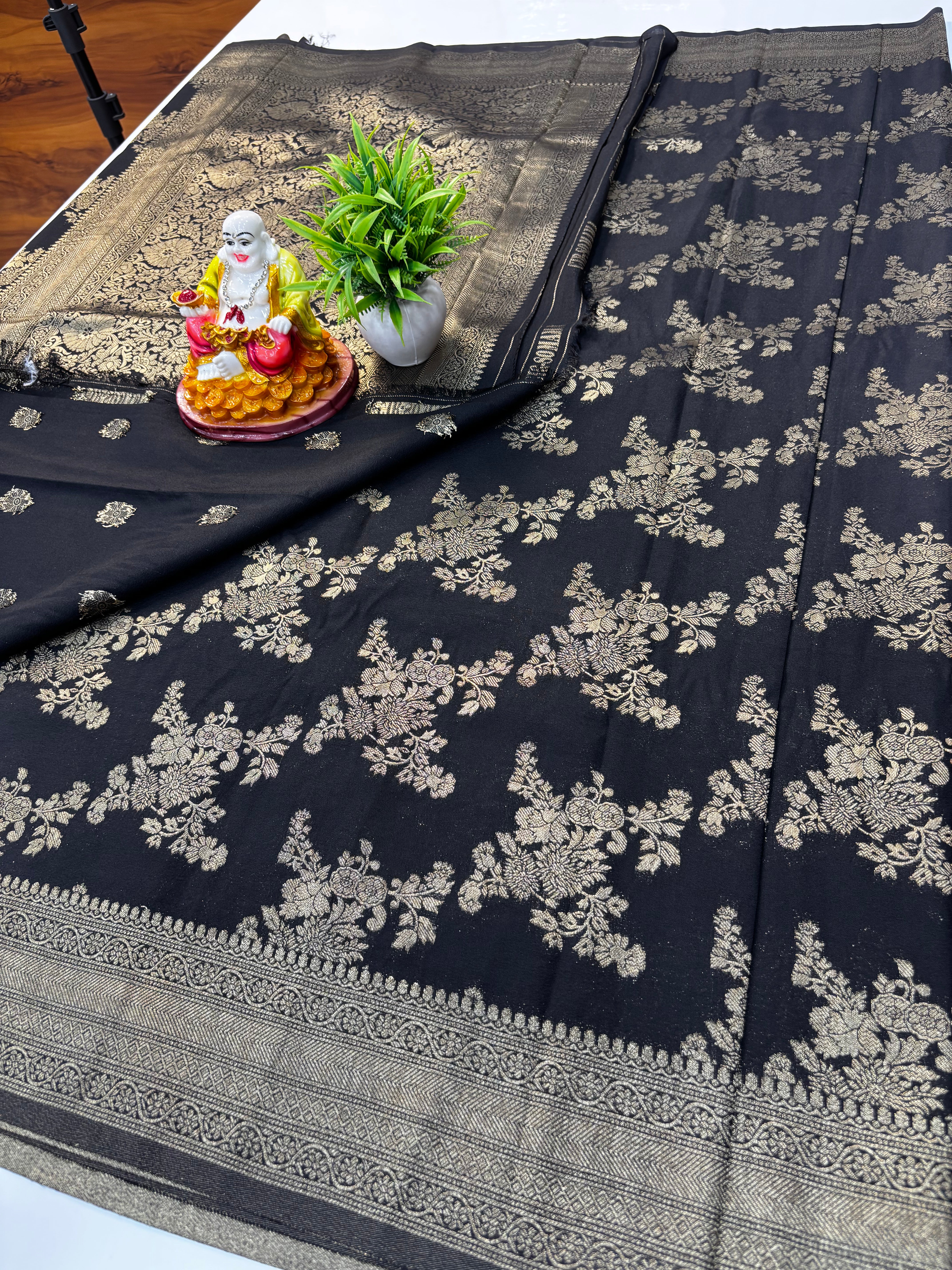 Premium Georgette Saree with Jaal Pattern | Rich Pallu & Butta Blouse