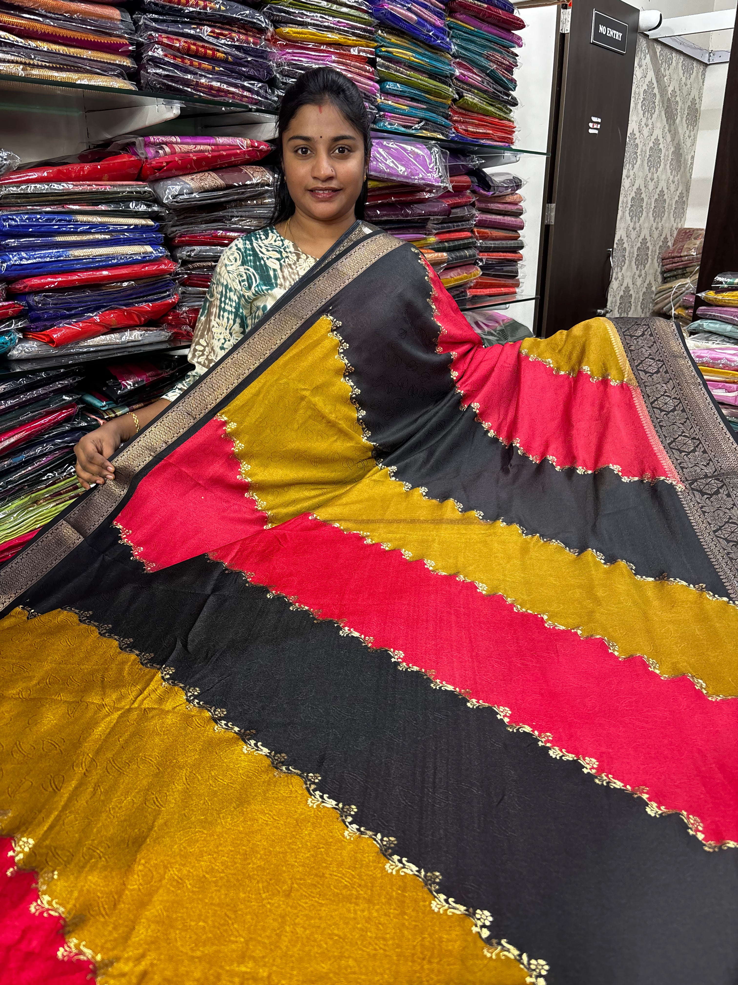 ✨ Beautiful Multicolour Georgette Saree ✨