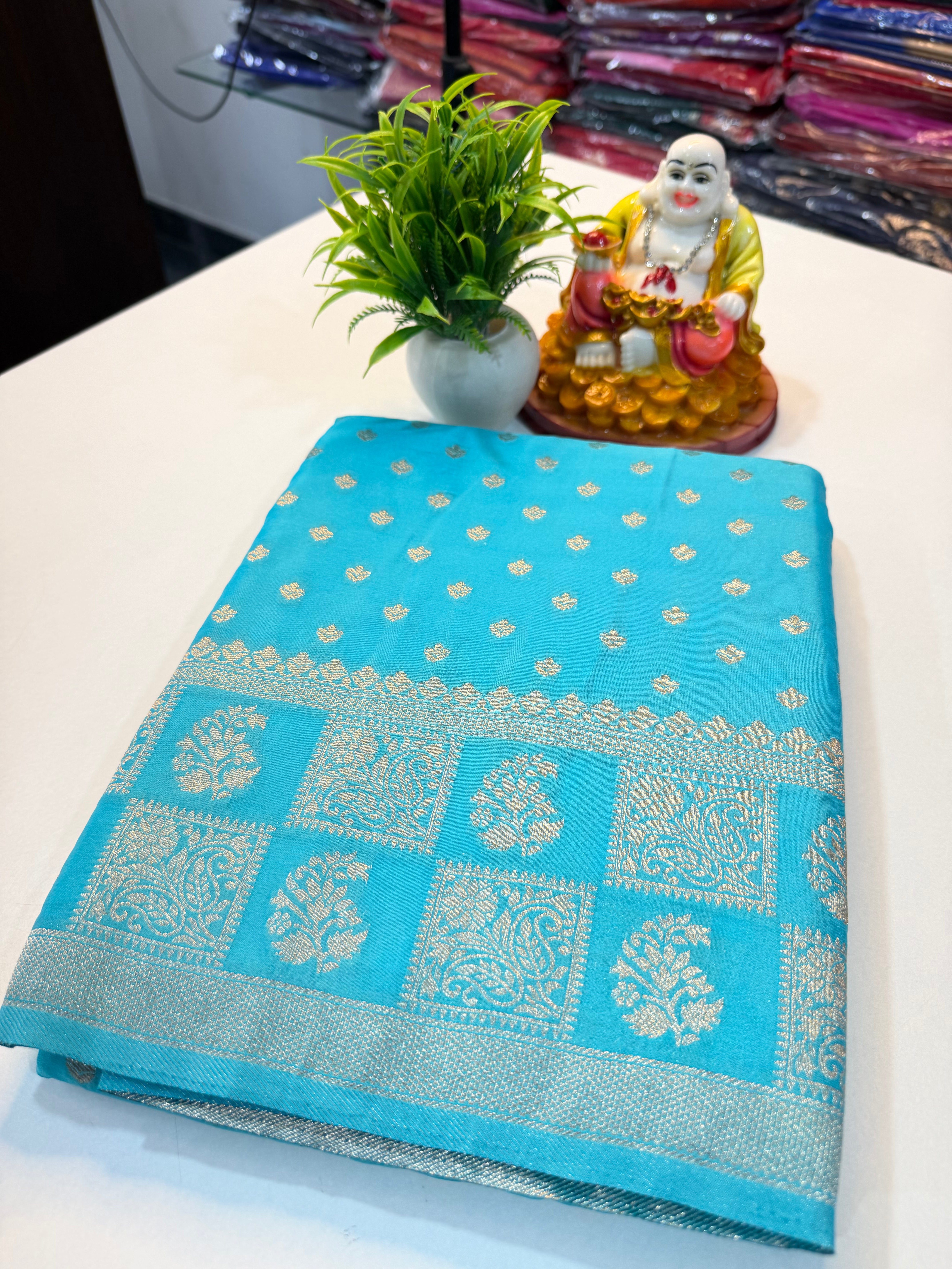Premium Chiffon Saree with Buttas, Rich Pallu & Butta Blouse…