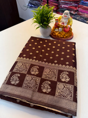 Premium Chiffon Saree with Buttas, Rich Pallu & Butta Blouse…