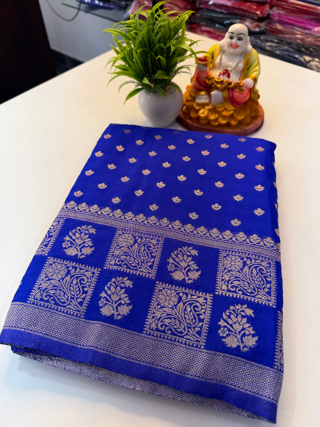 Premium Chiffon Saree with Buttas, Rich Pallu & Butta Blouse…