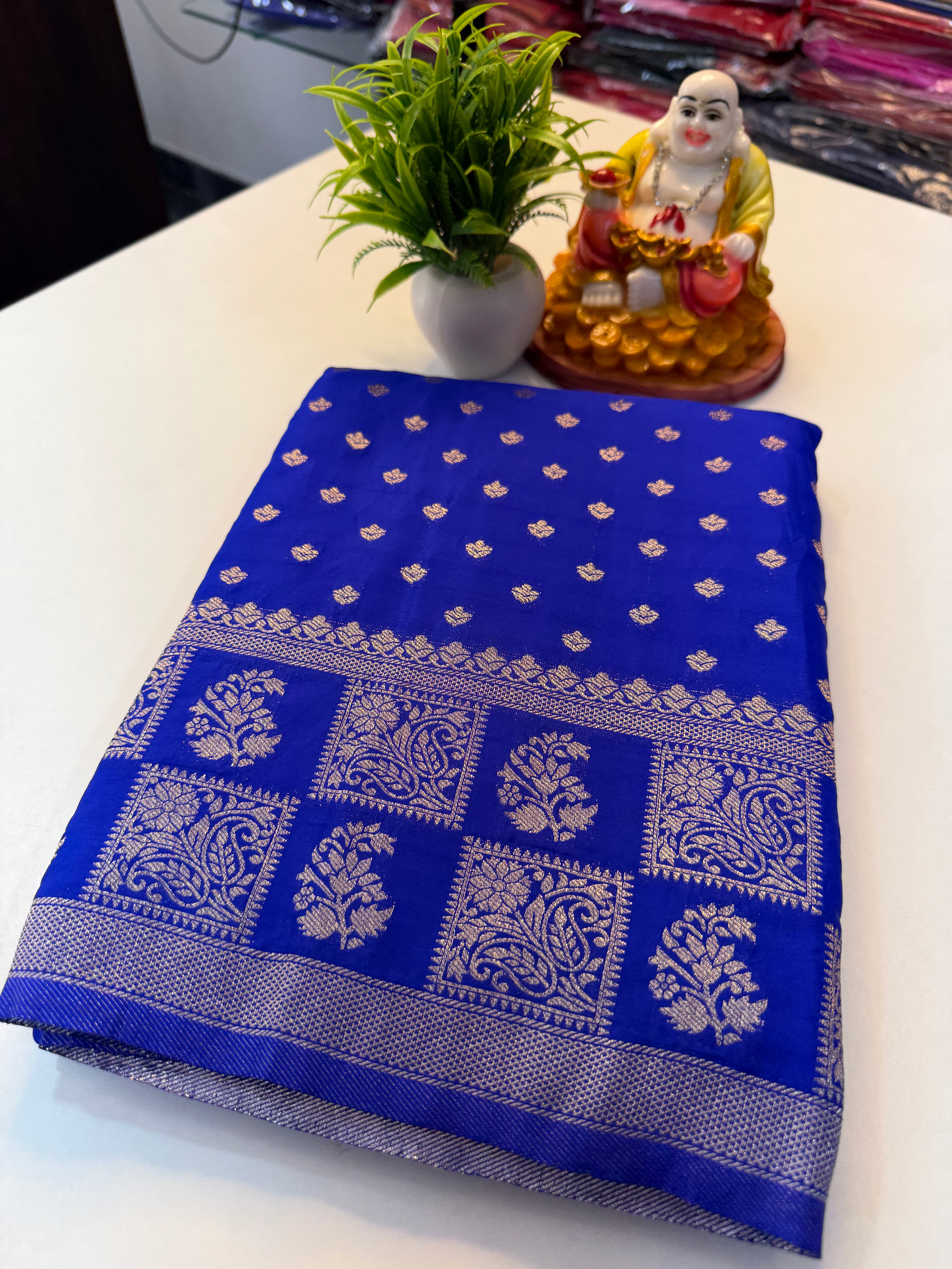 Premium Chiffon Saree with Buttas, Rich Pallu & Butta Blouse…