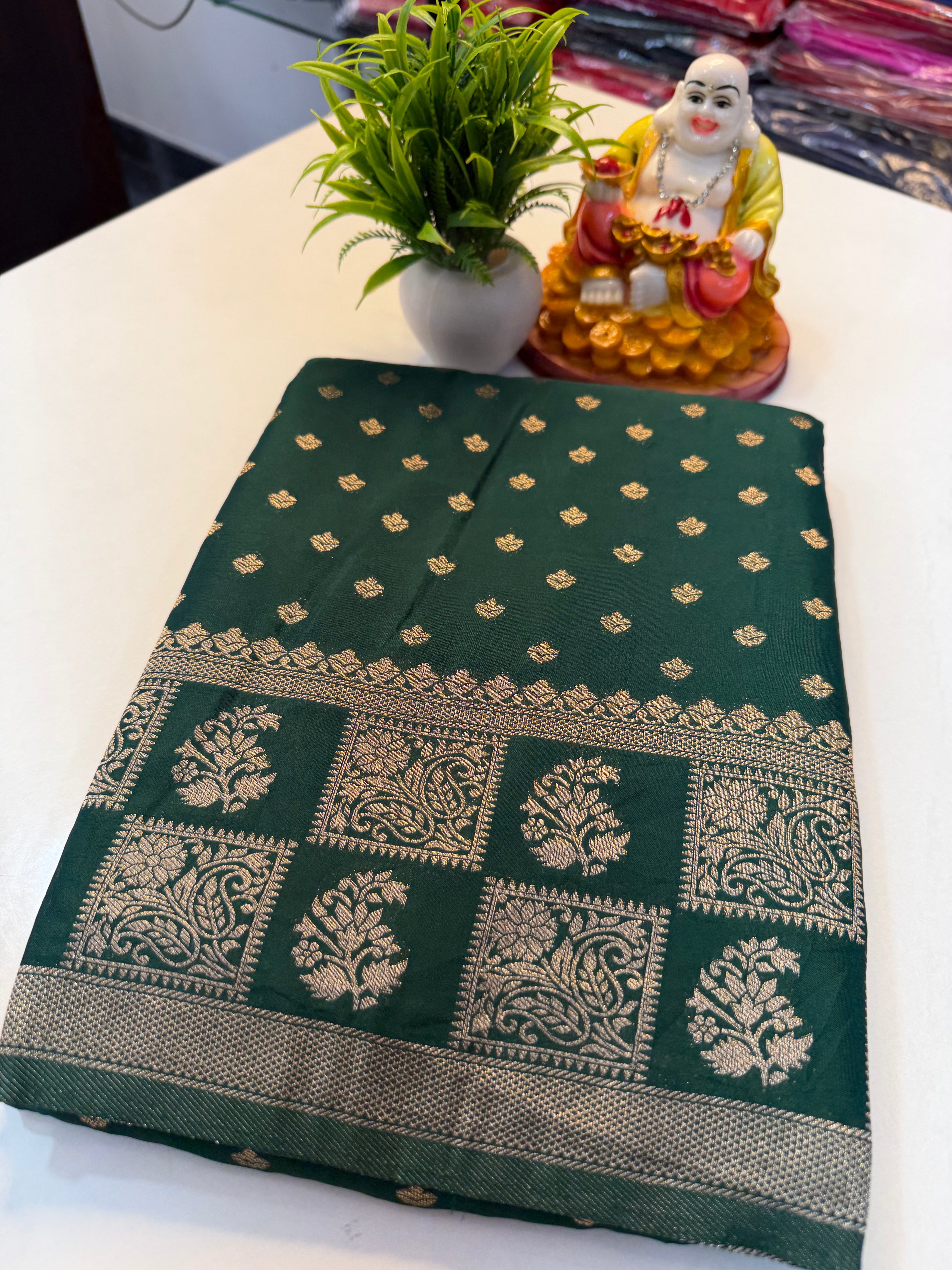 Premium Chiffon Saree with Buttas, Rich Pallu & Butta Blouse…