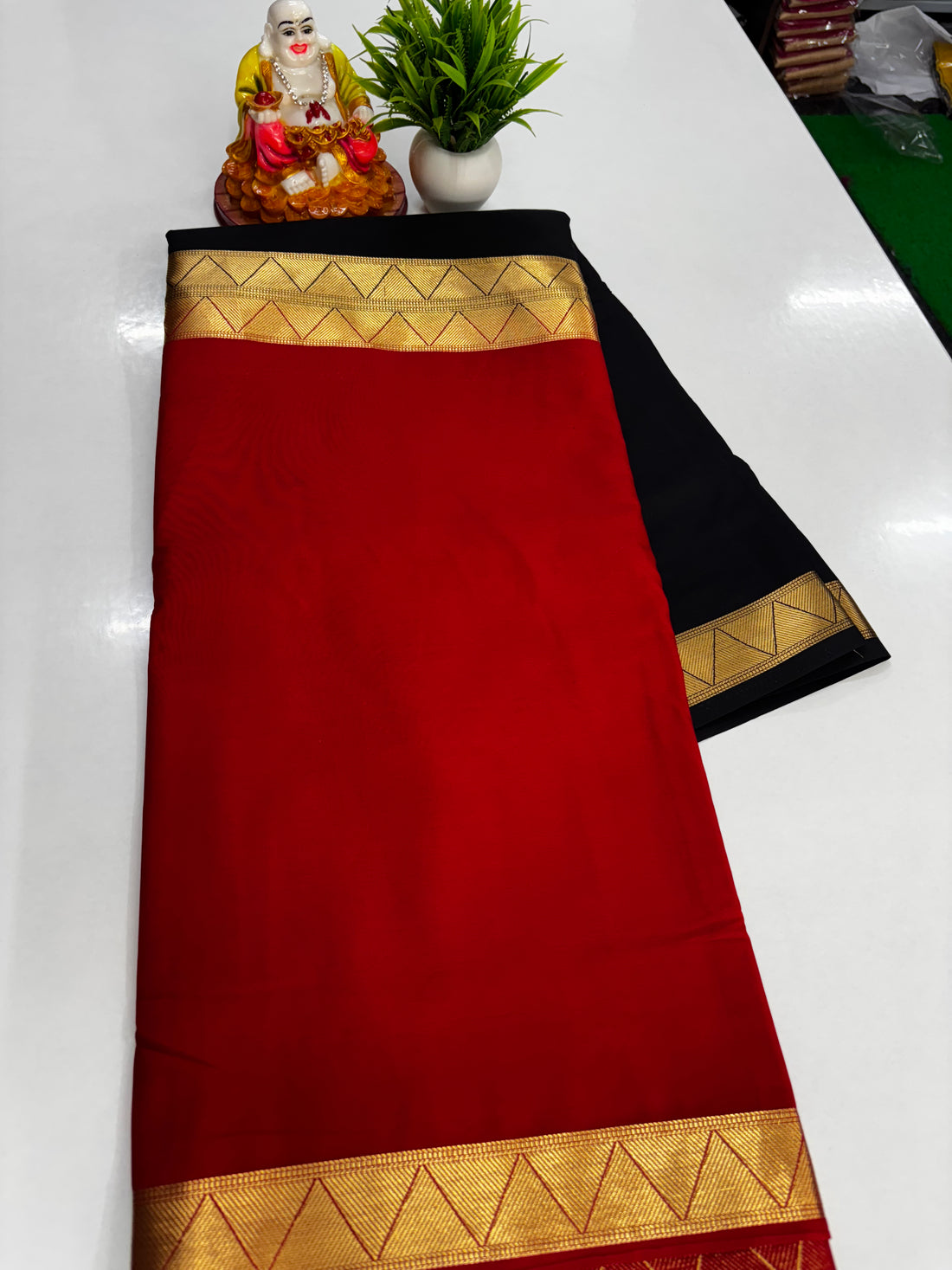 2D Semi Crepe Saree with Elegant Contrast Colors – Padmavathi Silks & Sarees