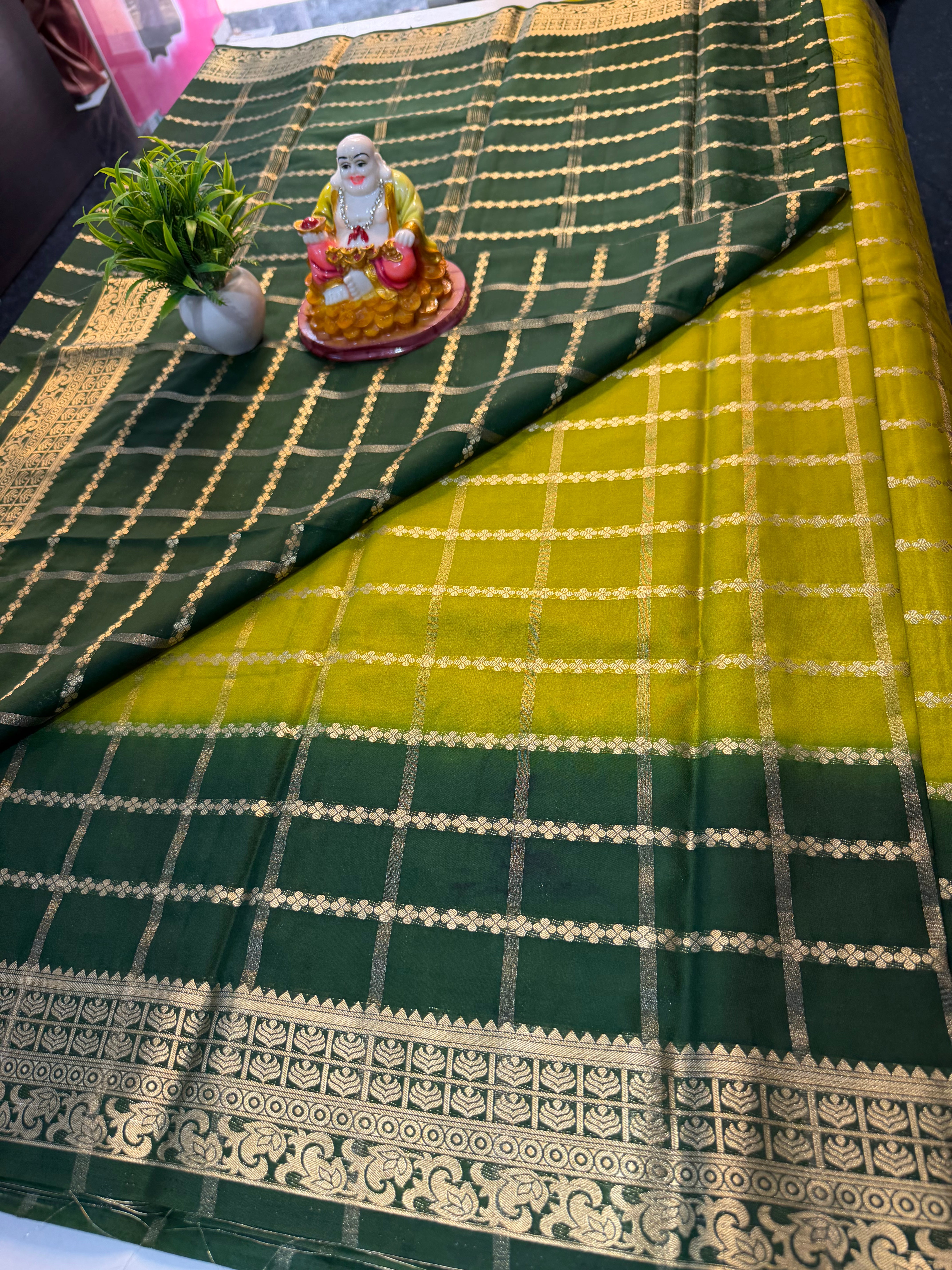 Premium Mysore Crape Silk Saree with Checks Pattern, Contrast Pallu & Blouse…