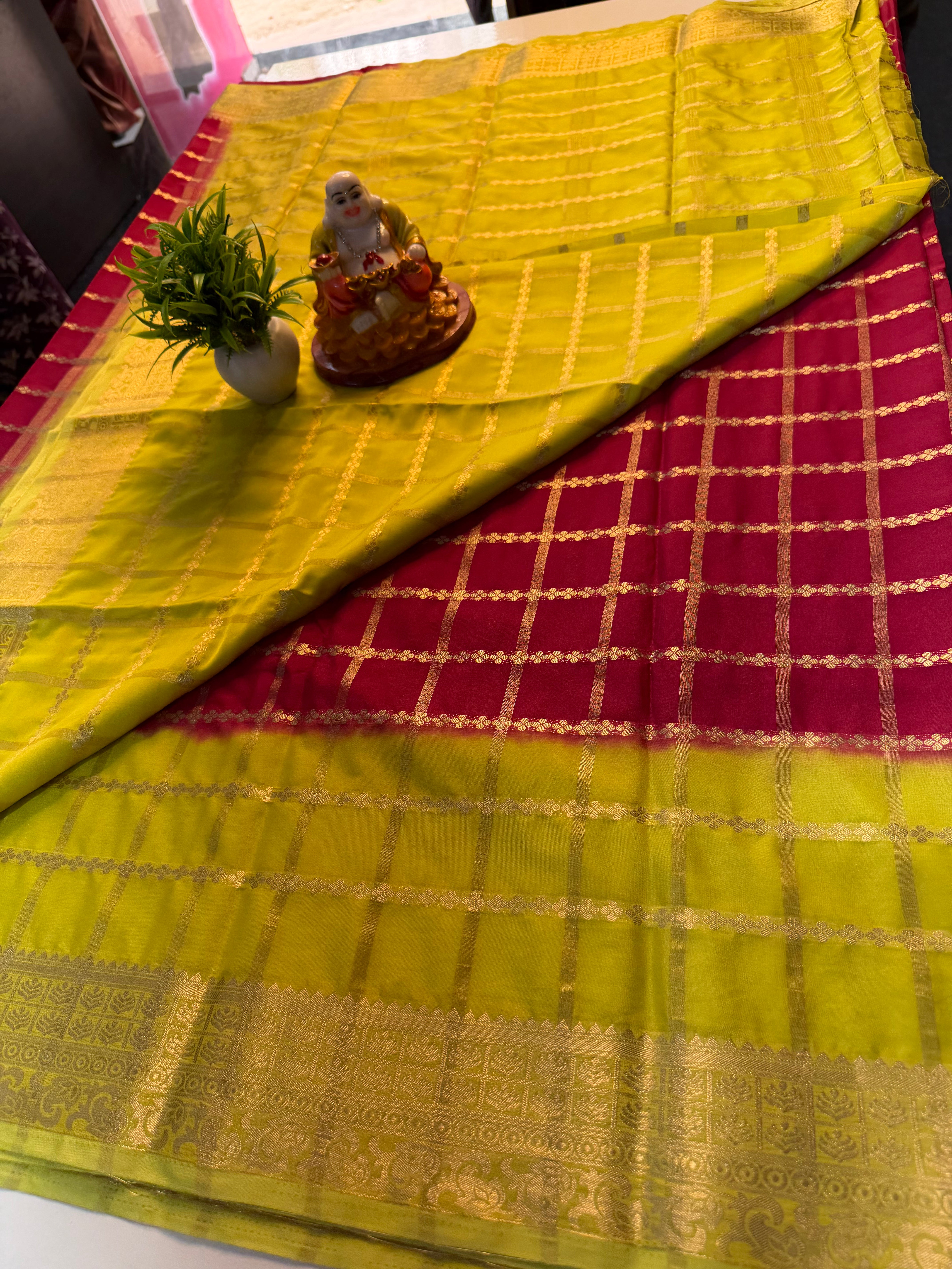 Premium Mysore Crape Silk Saree with Checks Pattern, Contrast Pallu & Blouse…