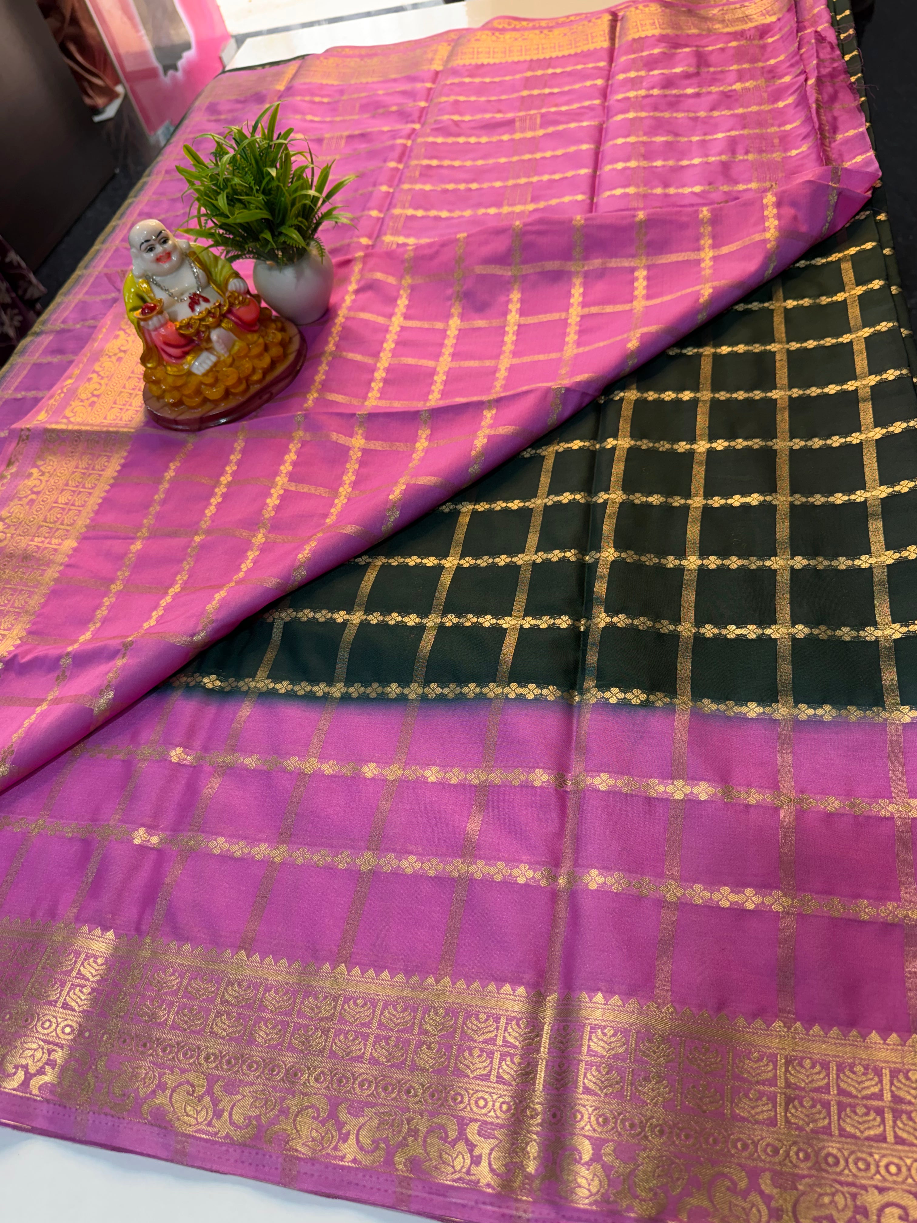 Premium Mysore Crape Silk Saree with Checks Pattern, Contrast Pallu & Blouse…