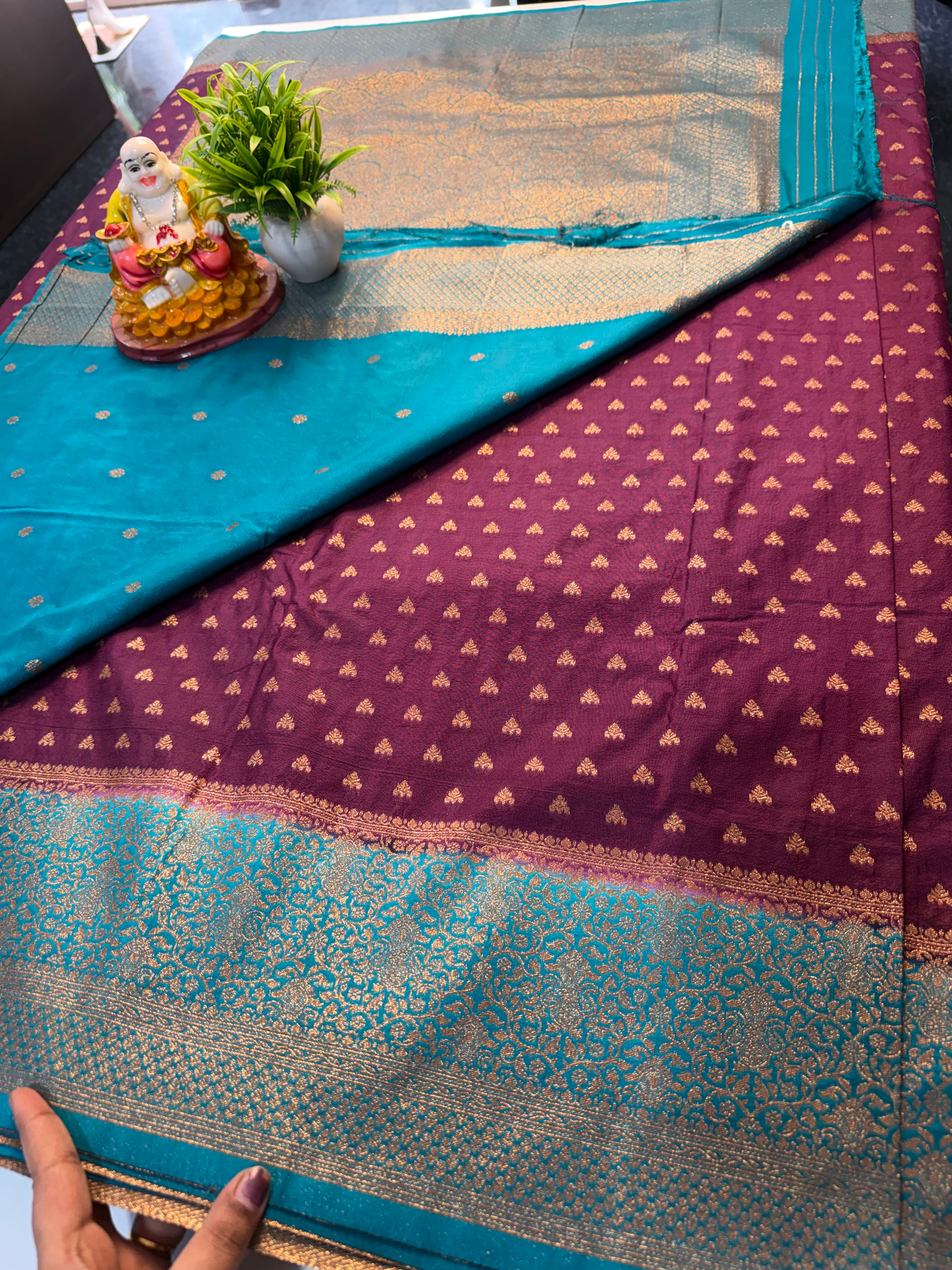 Premium Georgette Saree with Buttas & Rich Pallu…