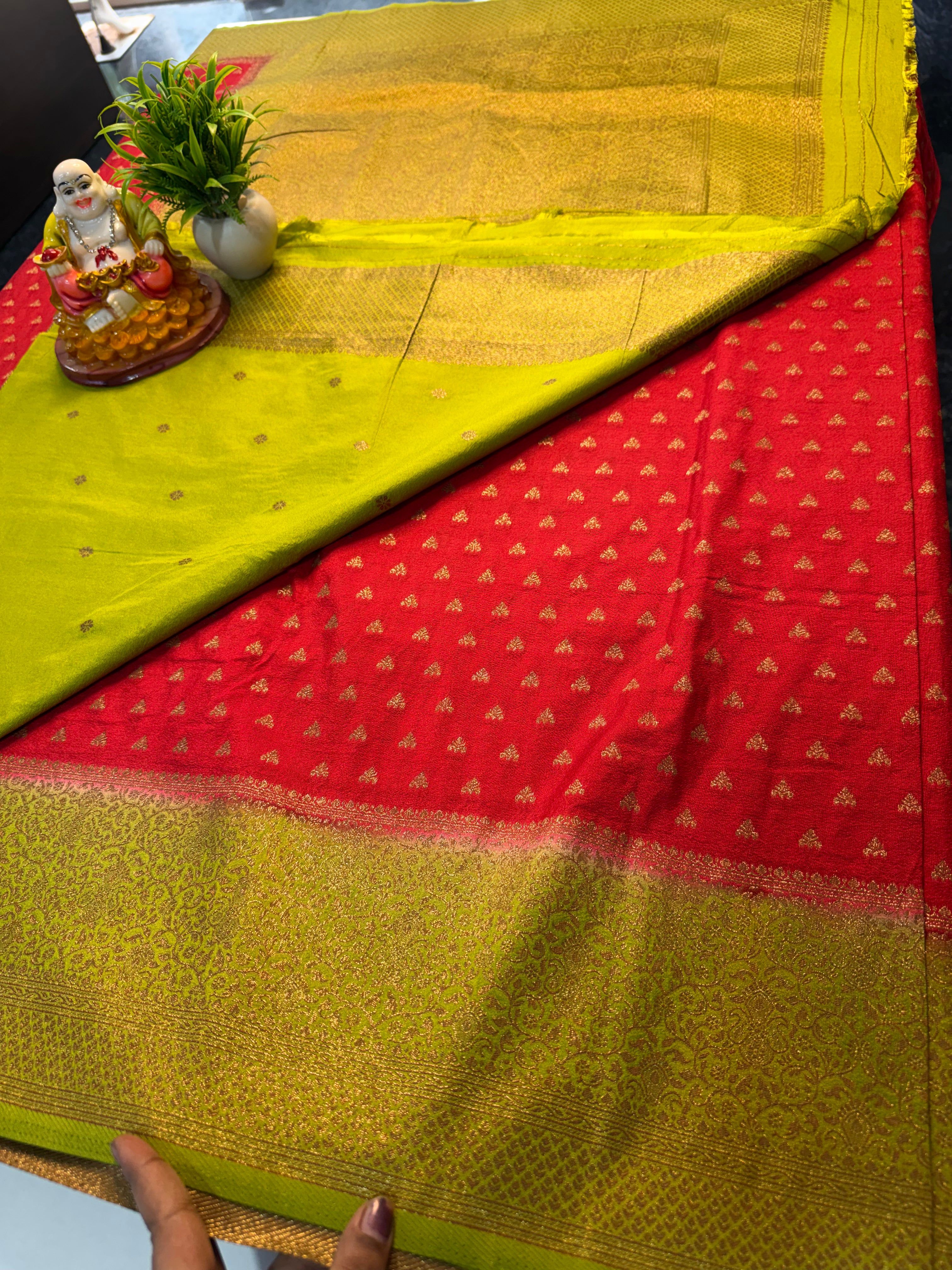 Premium Georgette Saree with Buttas & Rich Pallu…