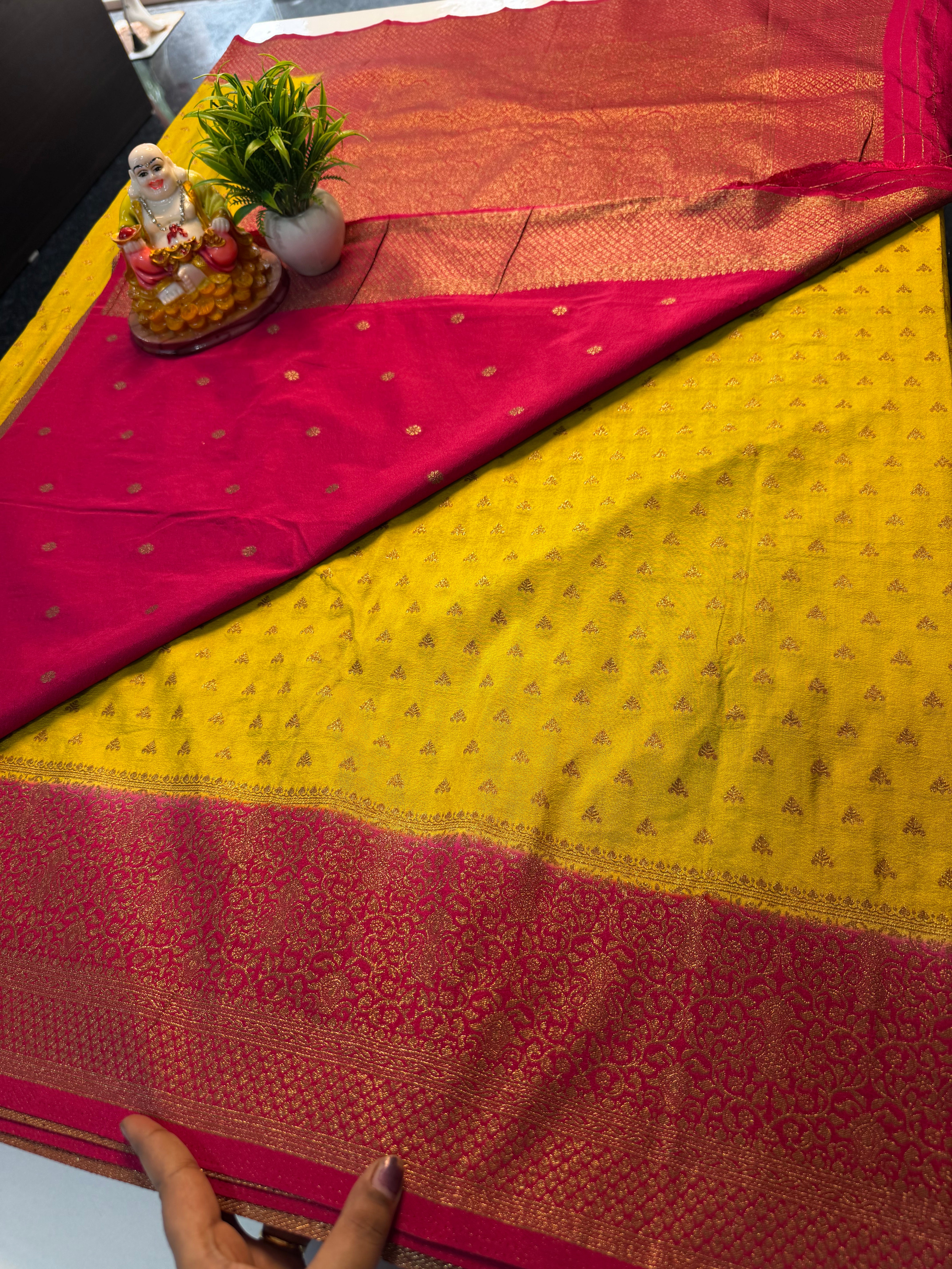 Premium Georgette Saree with Buttas & Rich Pallu…