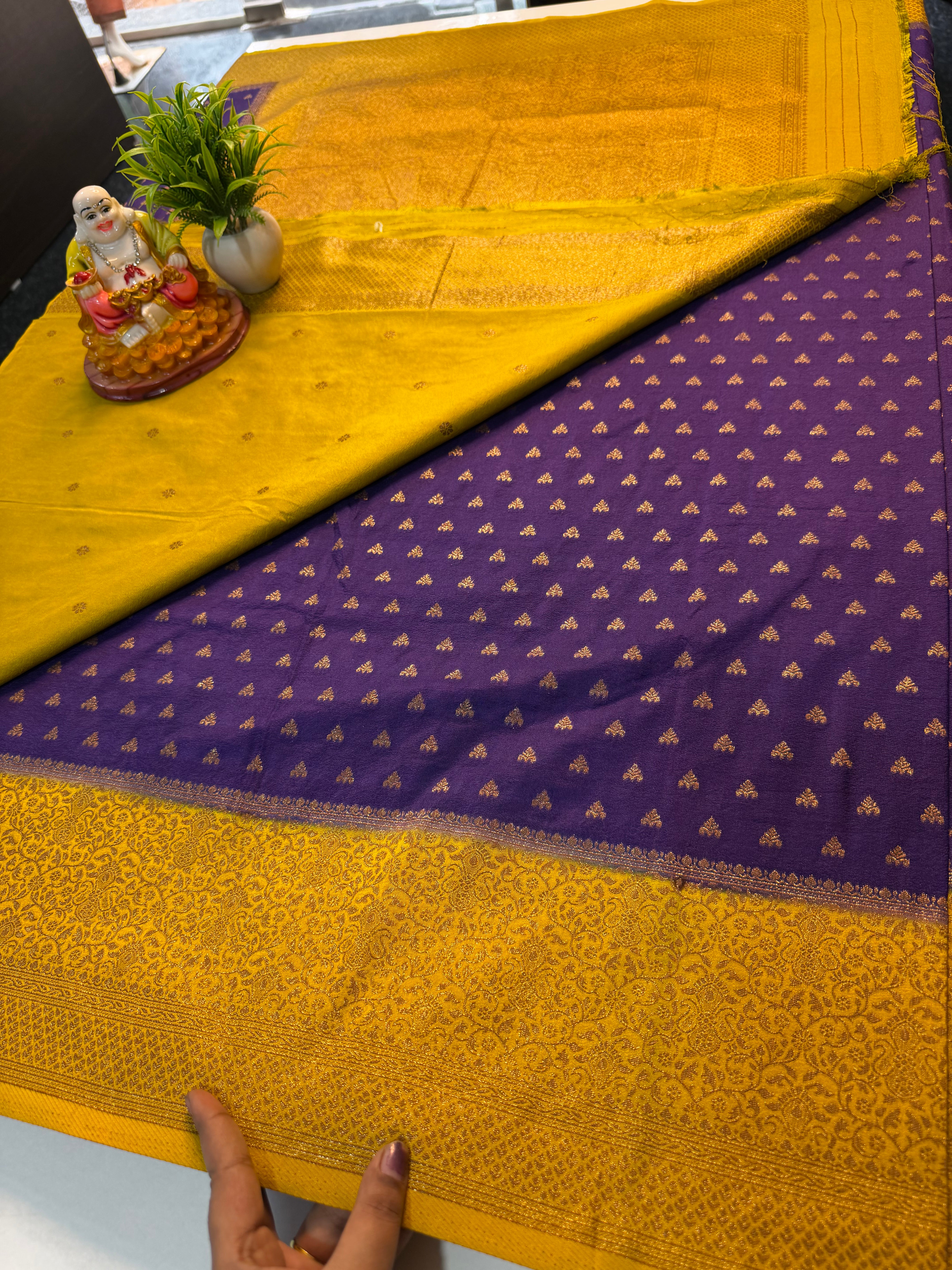 Premium Georgette Saree with Buttas & Rich Pallu…