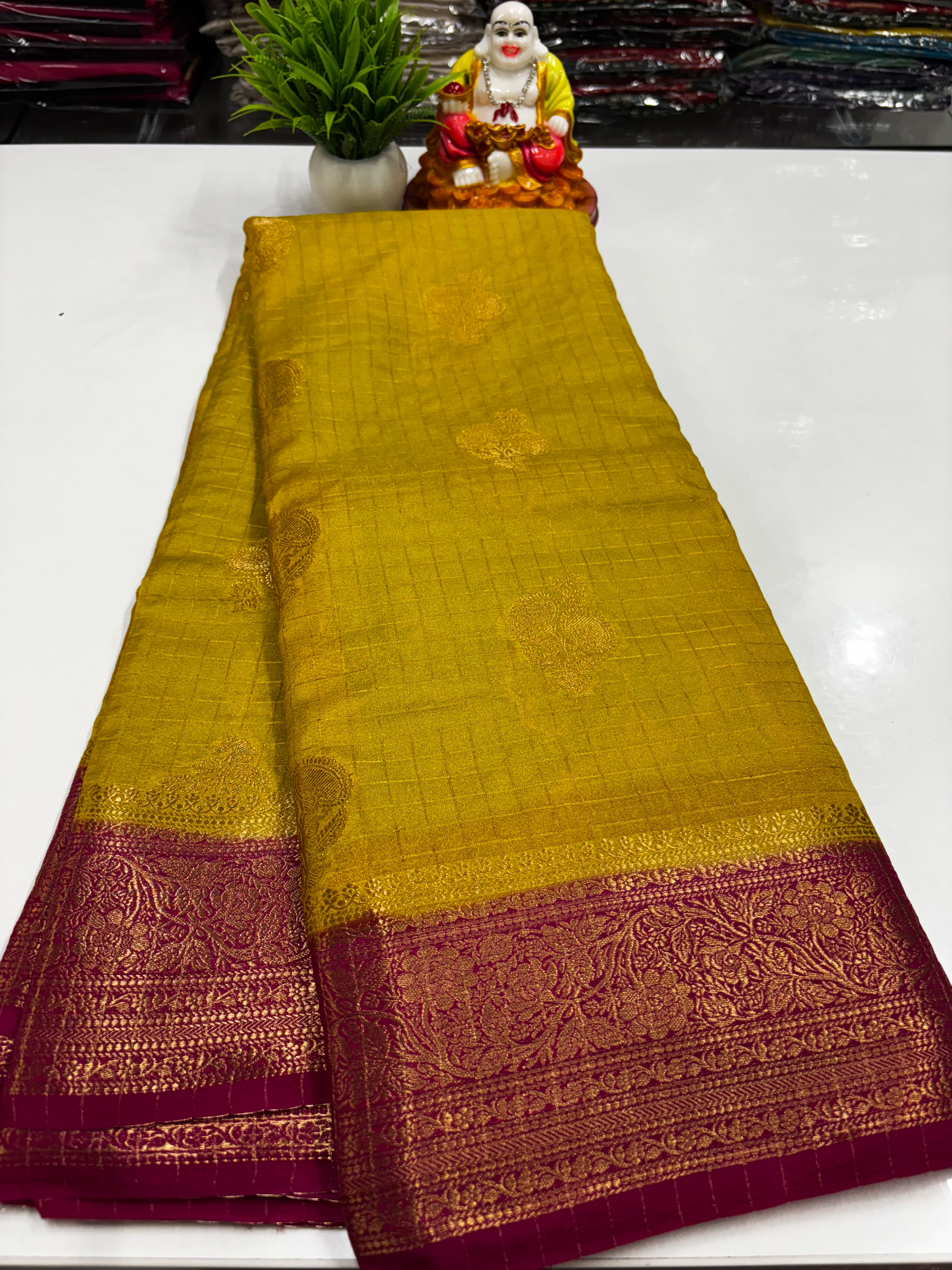 Beautiful Georgette Saree with Chex Pattern, Rich Pallu & Brocade Blouse