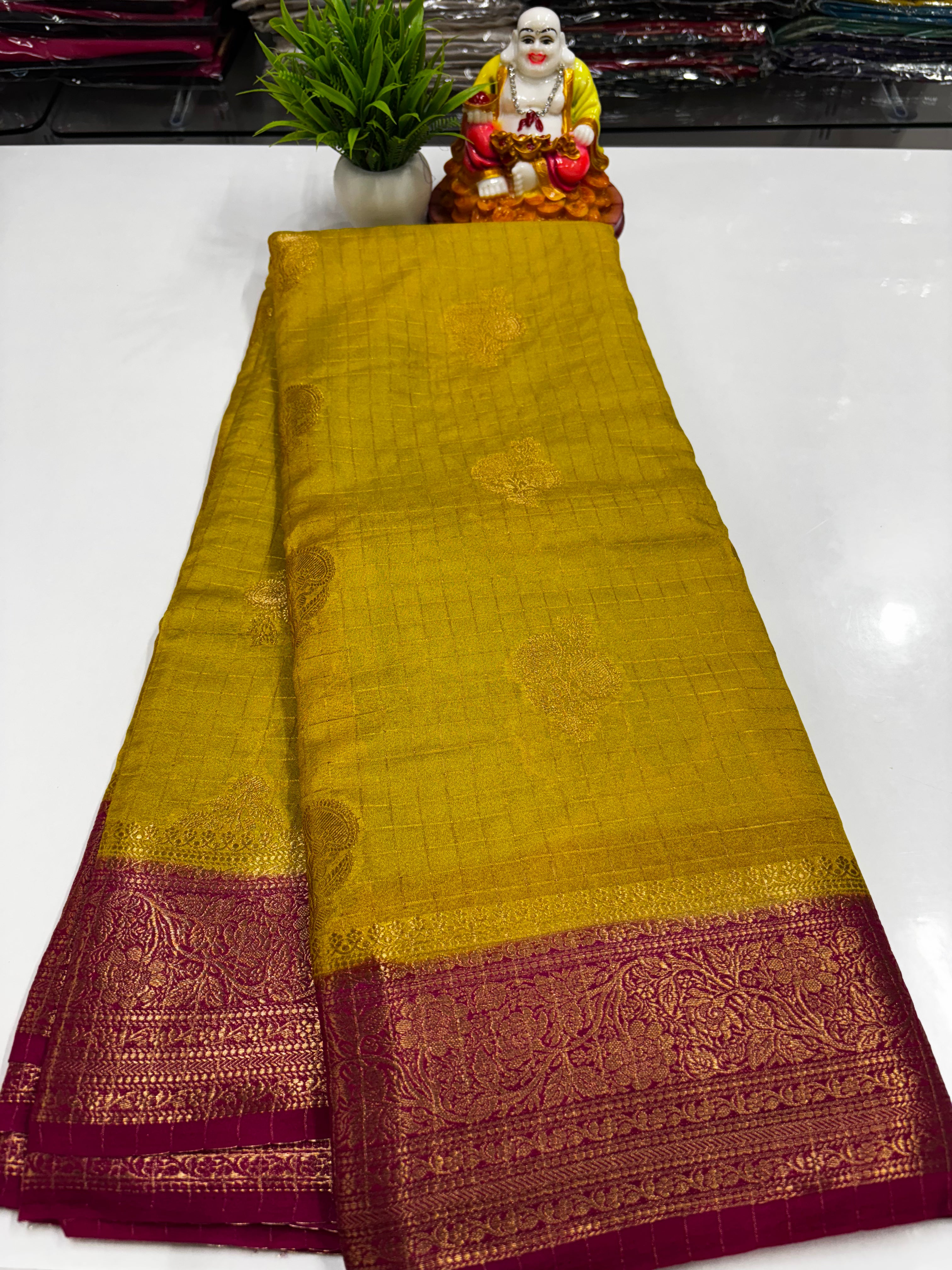 Beautiful Georgette Saree with Chex Pattern, Rich Pallu & Brocade Blouse