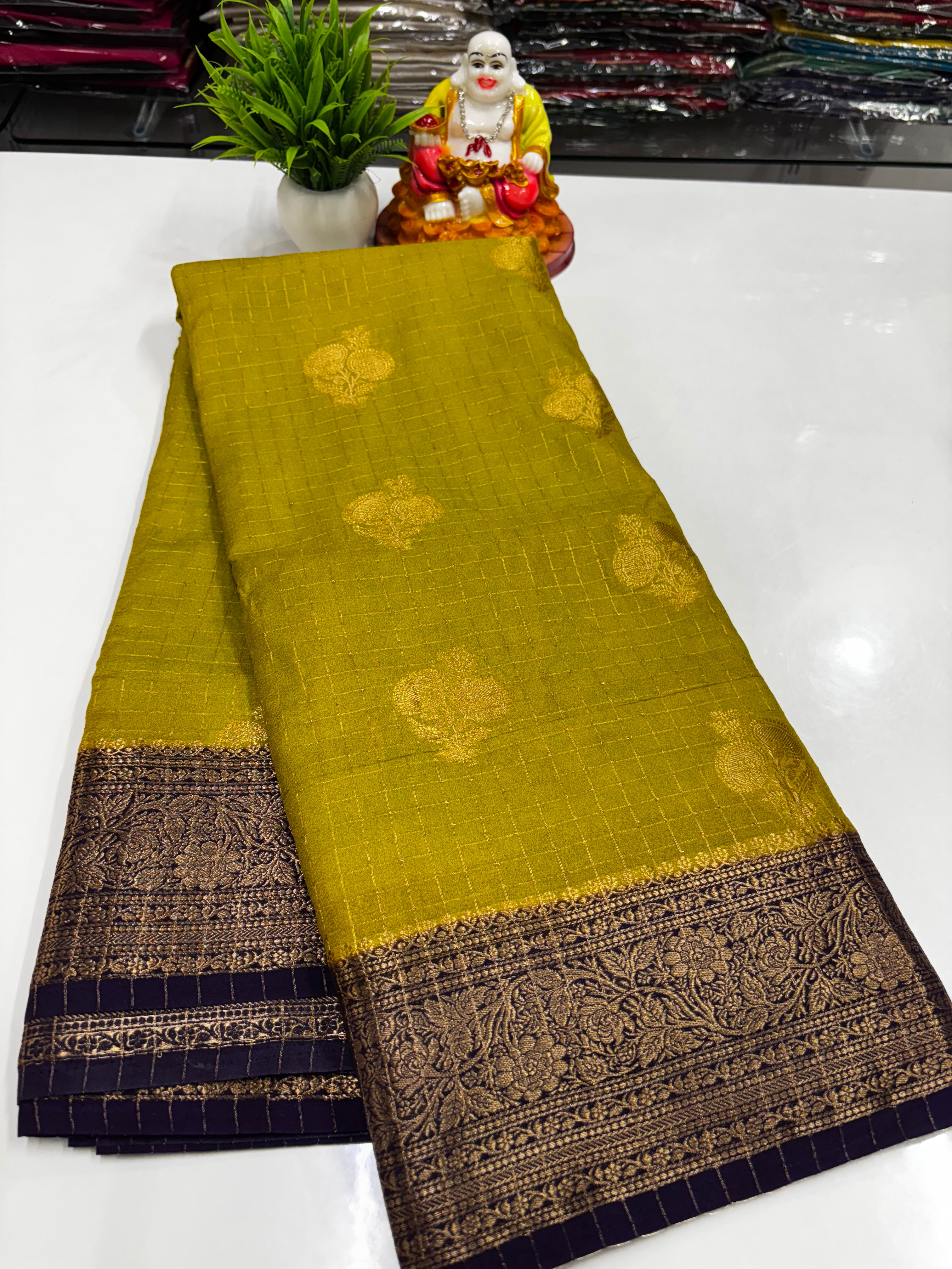 Beautiful Georgette Saree with Chex Pattern, Rich Pallu & Brocade Blouse