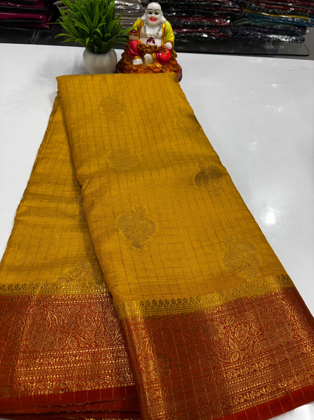 Beautiful Georgette Saree with Chex Pattern, Rich Pallu & Brocade Blouse
