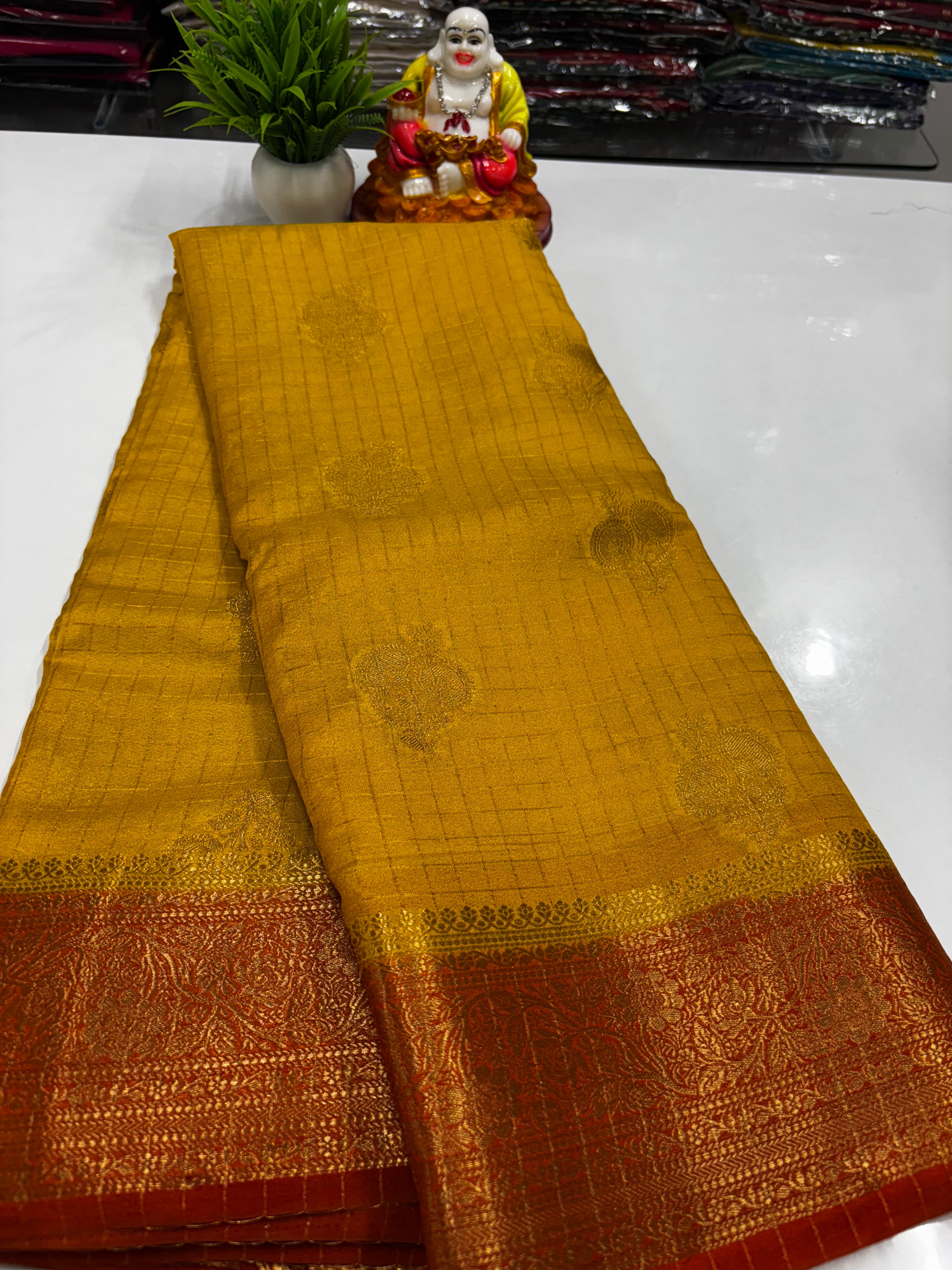 Beautiful Georgette Saree with Chex Pattern, Rich Pallu & Brocade Blouse
