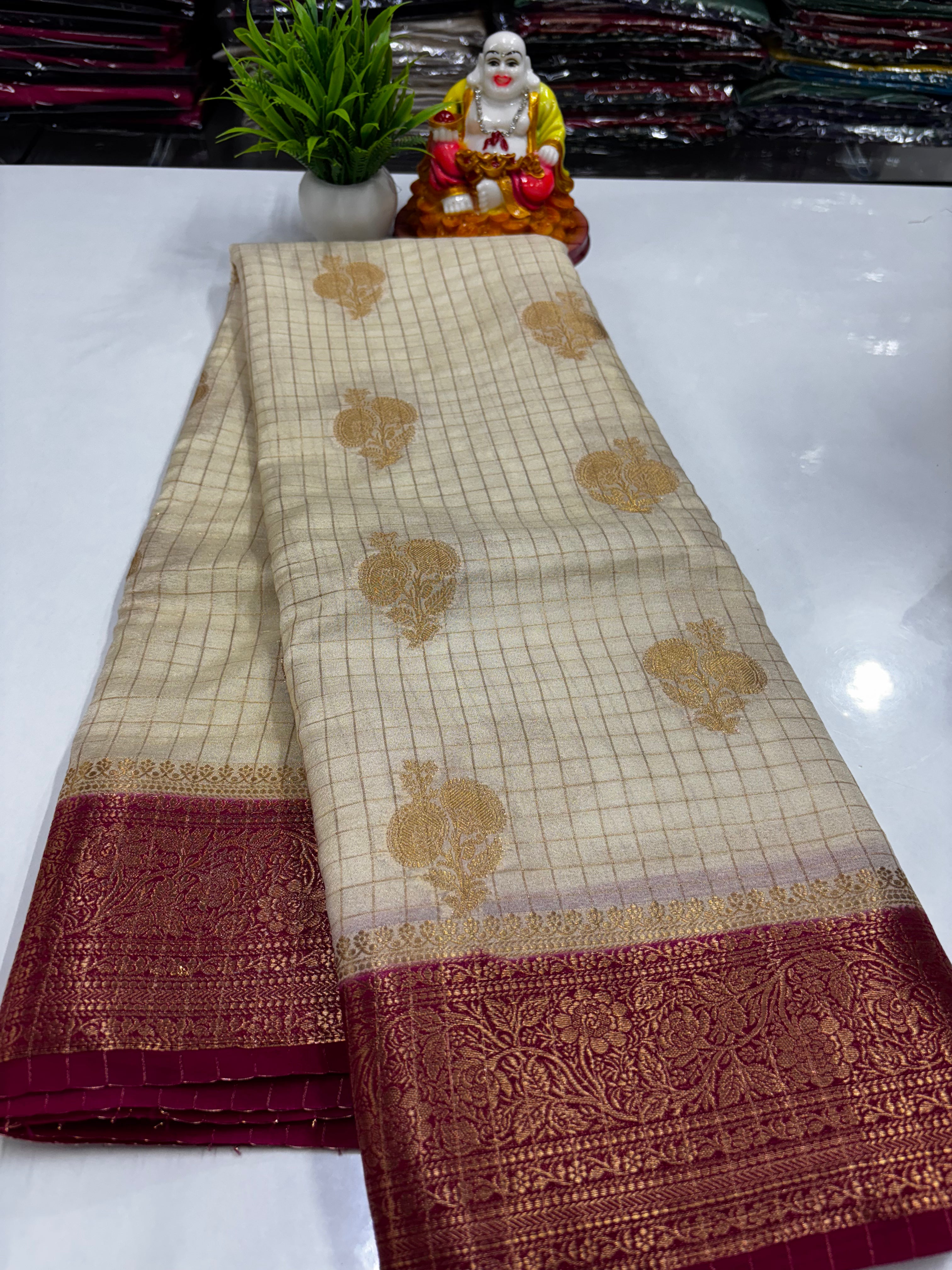 Beautiful Georgette Saree with Chex Pattern, Rich Pallu & Brocade Blouse