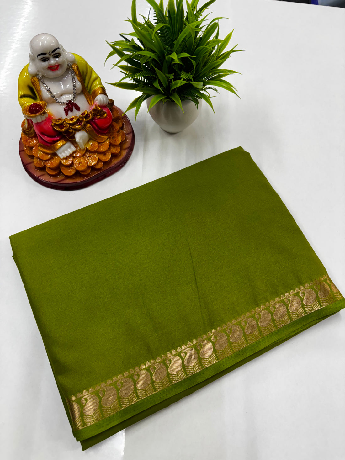 Mysore Crepe Silk Saree with Small Mango Border & Chit Pallu – Padmavathi Silks and Sarees