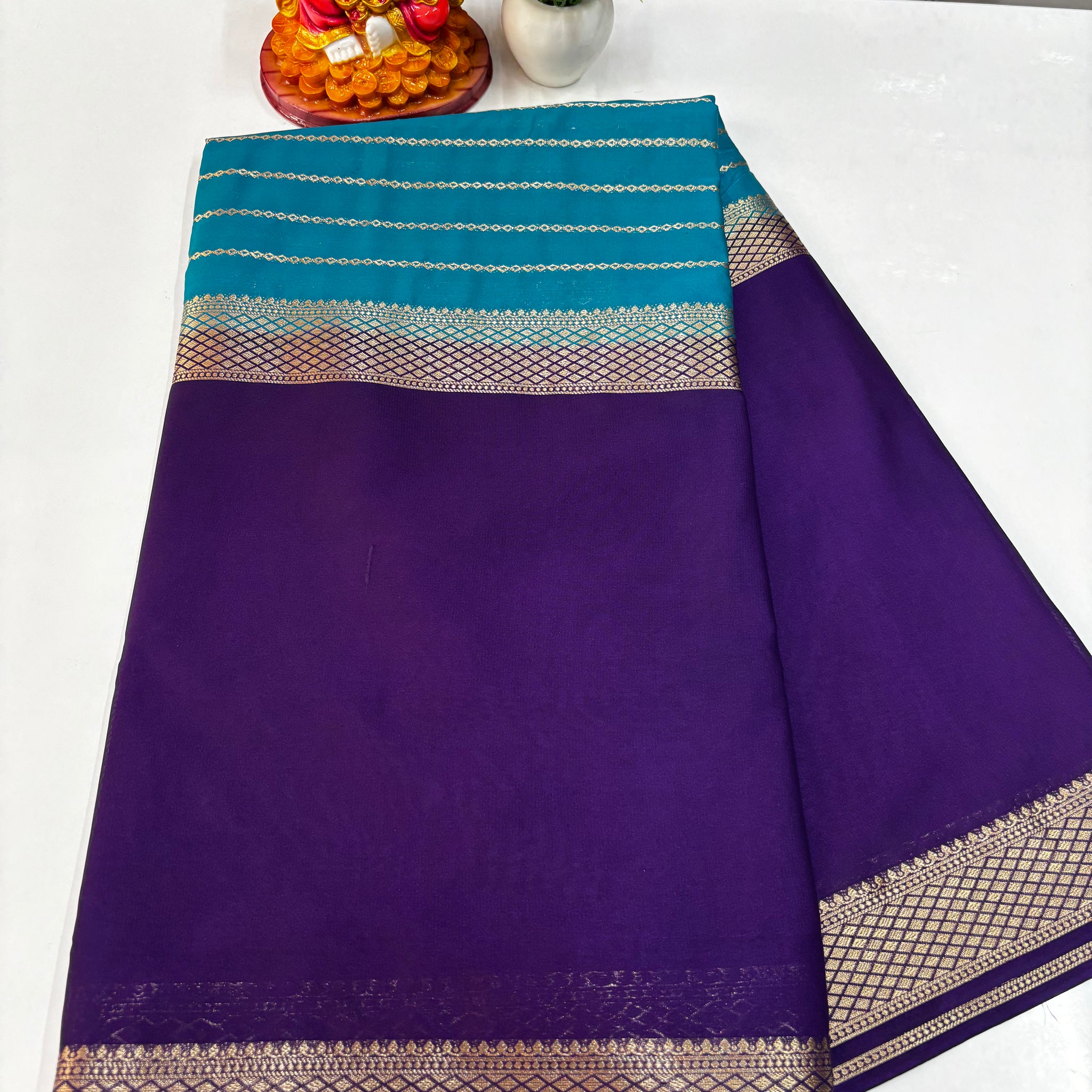 Mysore Crepe Silk Saree with Beautiful Center Print – Padmavathi Silks & Sarees