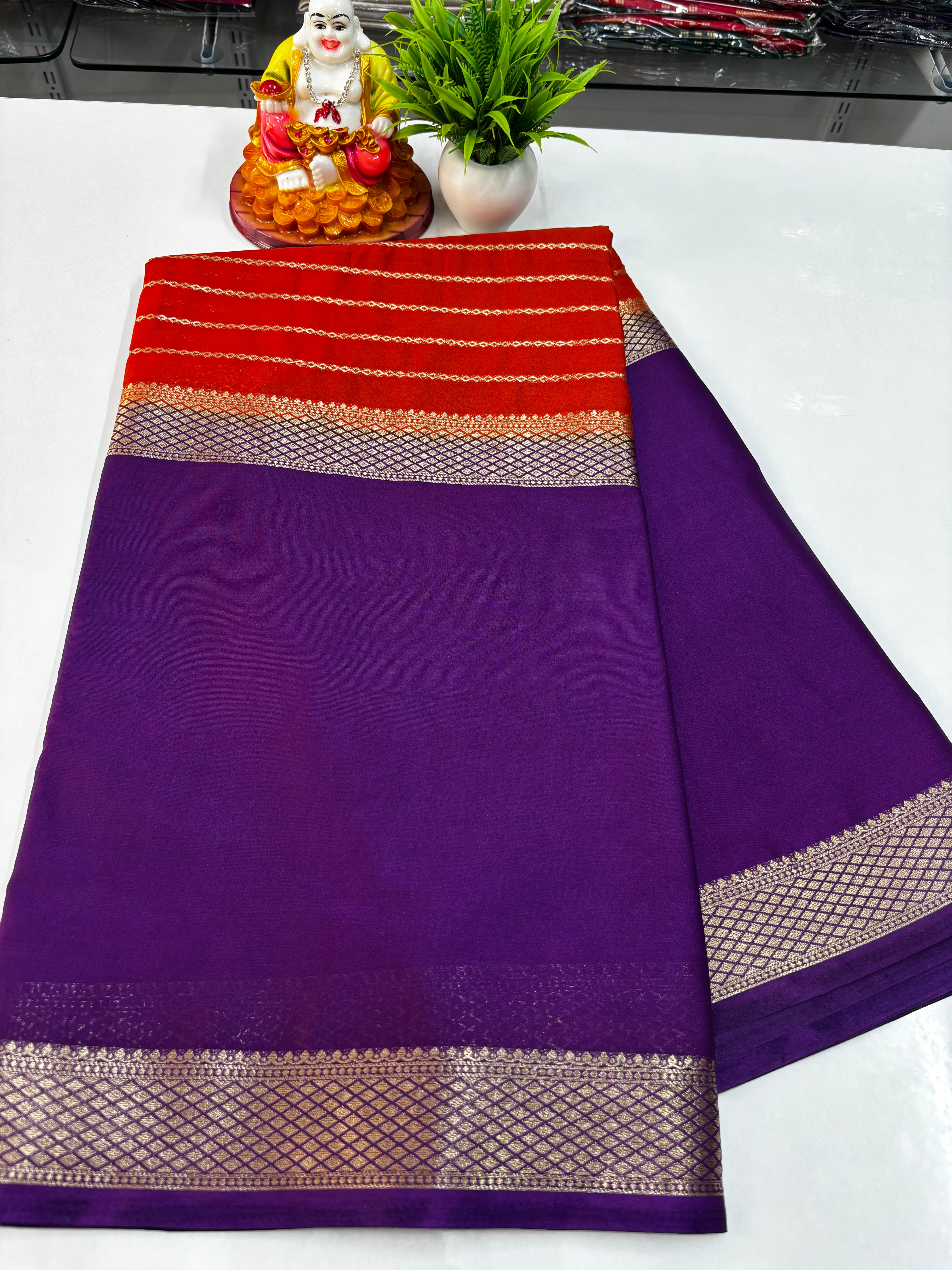 Mysore Crepe Silk Saree with Beautiful Center Print – Padmavathi Silks & Sarees