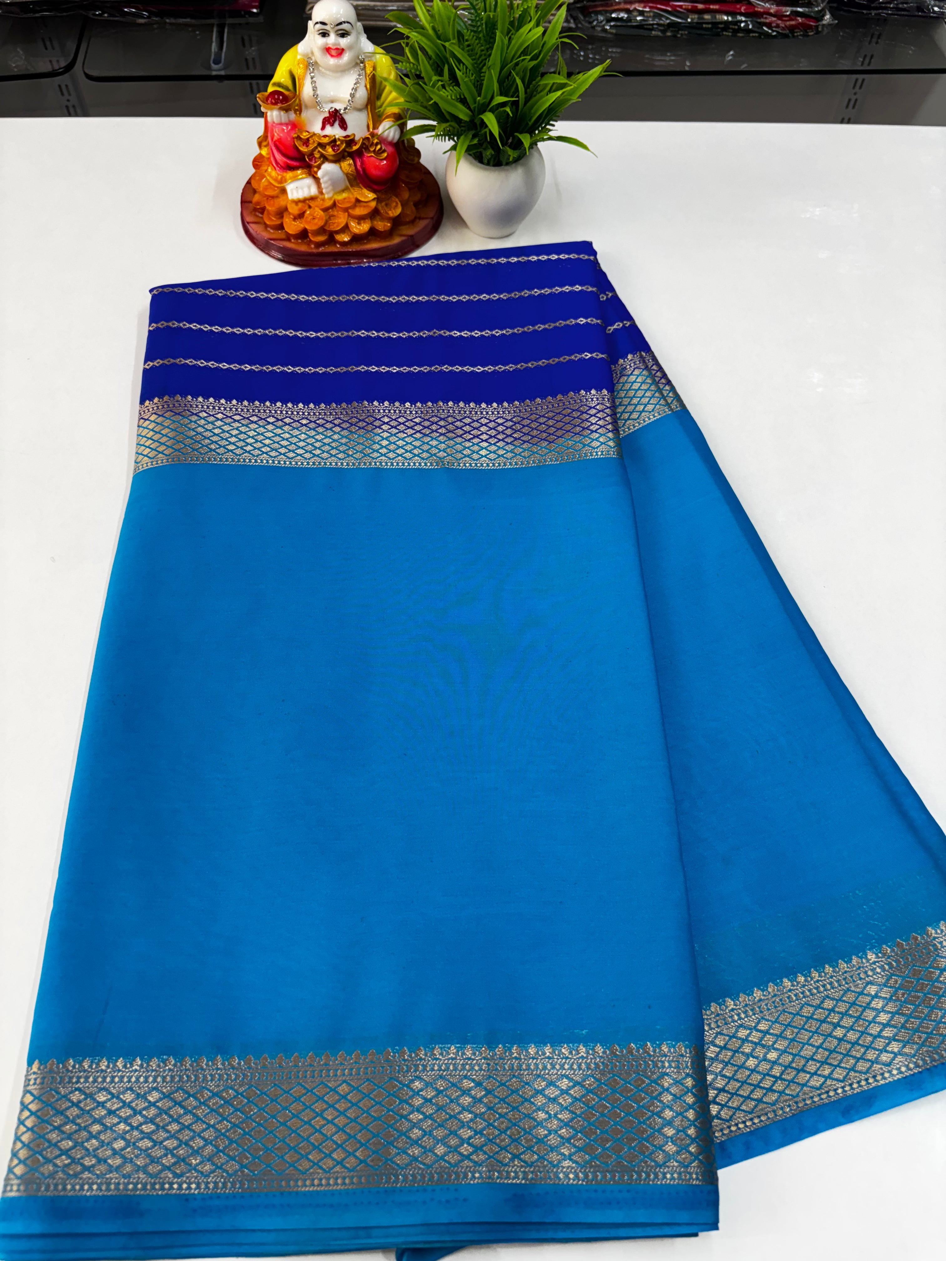 Mysore Crepe Silk Saree with Beautiful Center Print – Padmavathi Silks & Sarees