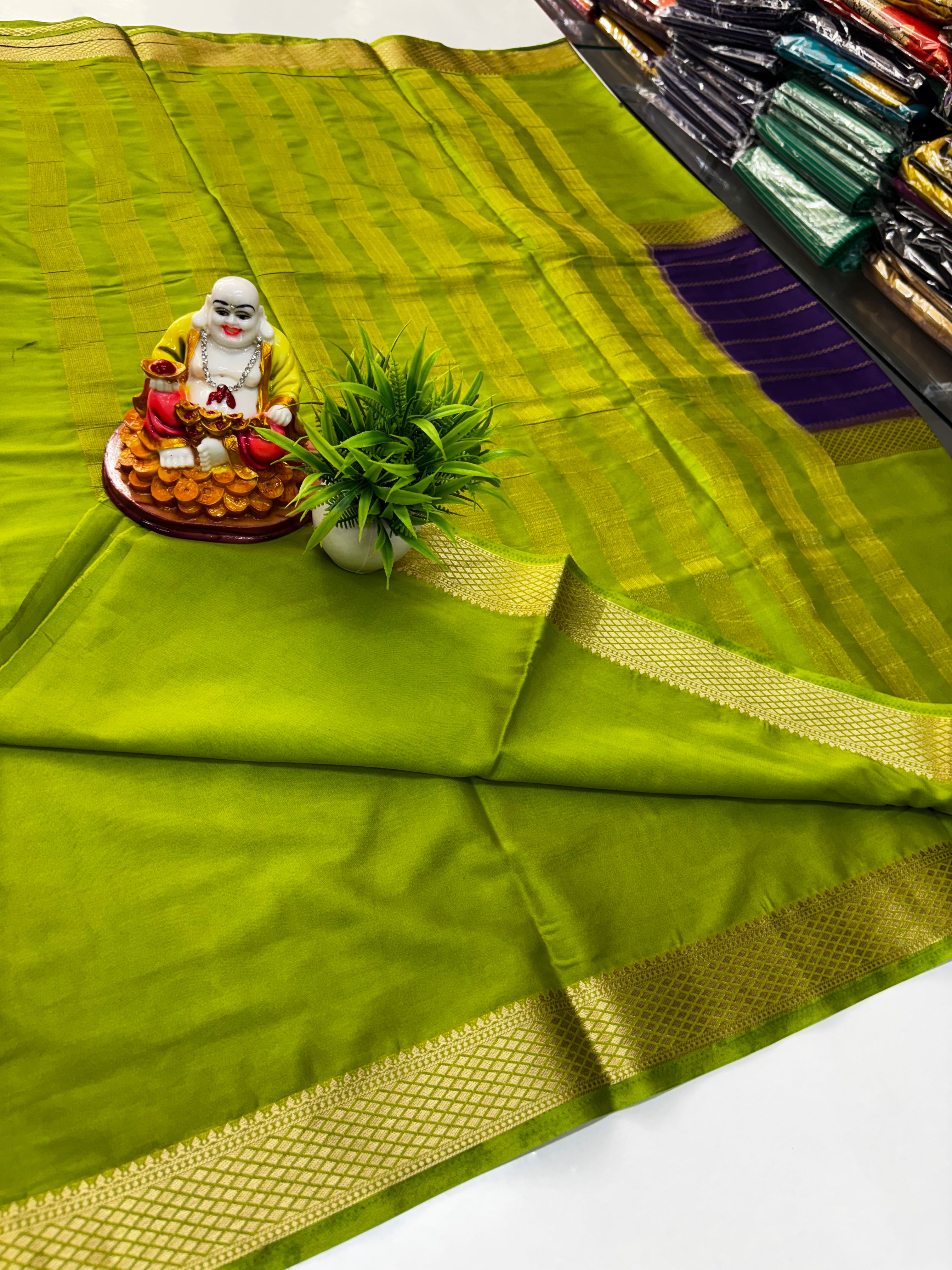 Mysore Crepe Silk Saree with Beautiful Center Print – Padmavathi Silks & Sarees