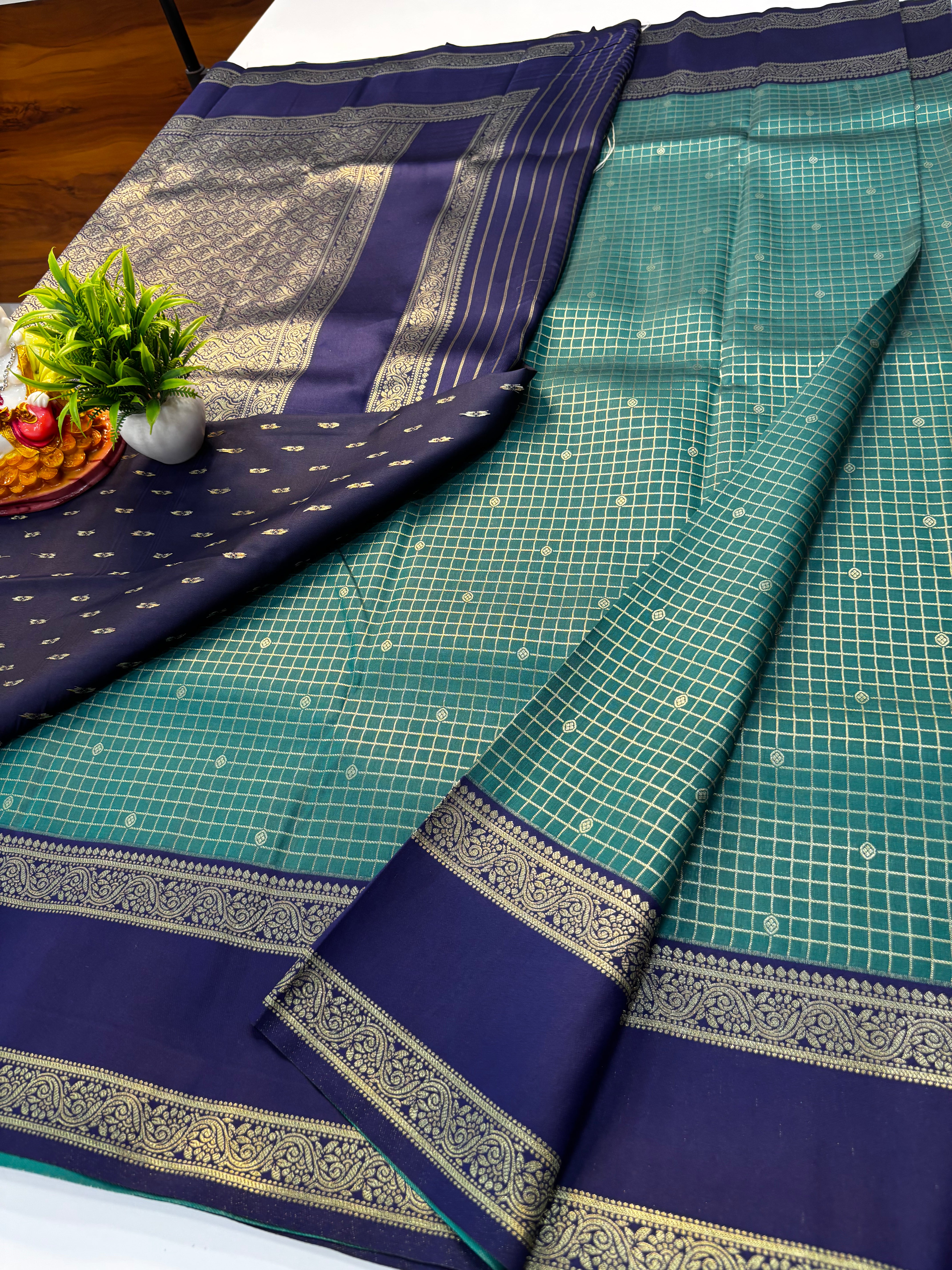 Semi Silk Saree with Checks Pattern & Rich Pallu