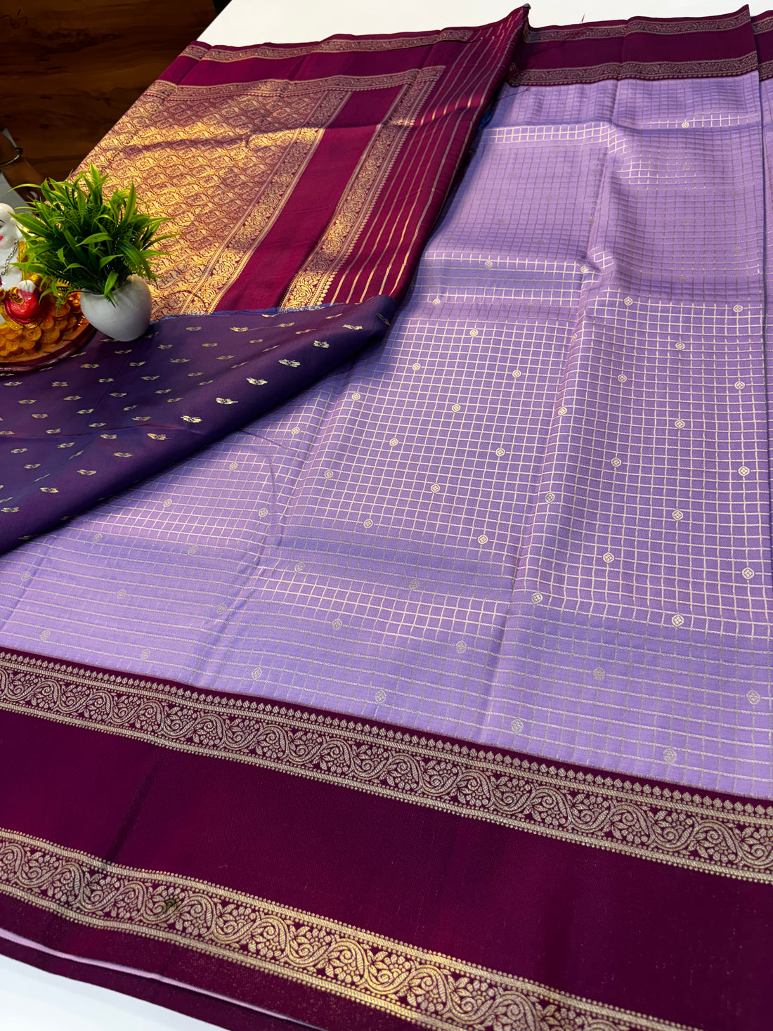 Semi Silk Saree with Checks Pattern & Rich Pallu
