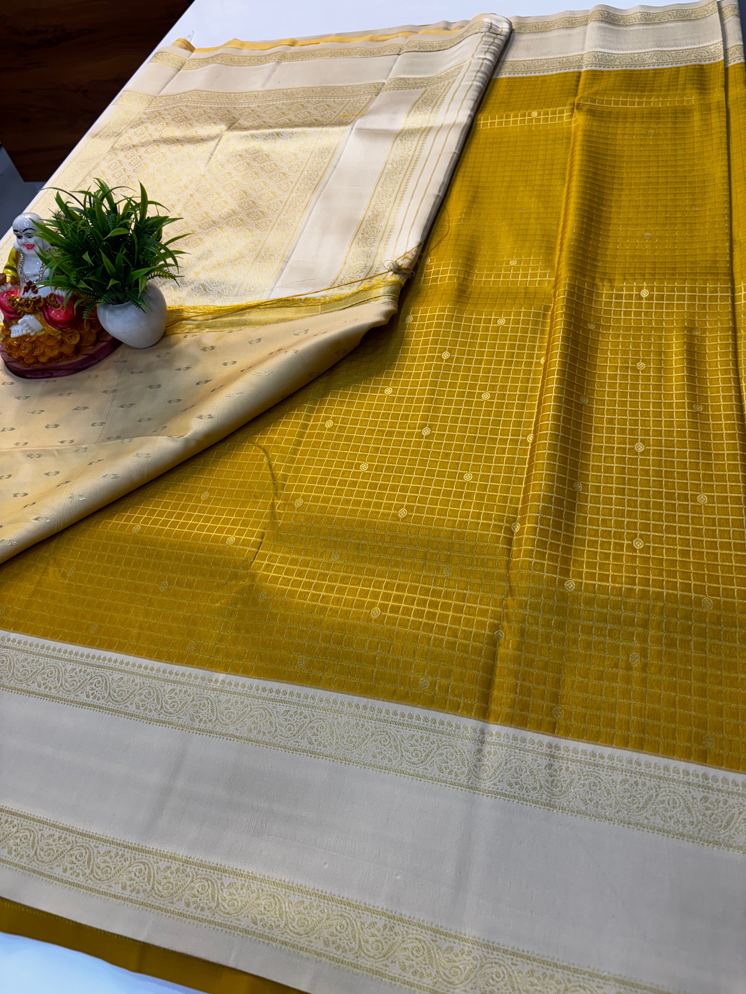 Semi Silk Saree with Checks Pattern & Rich Pallu