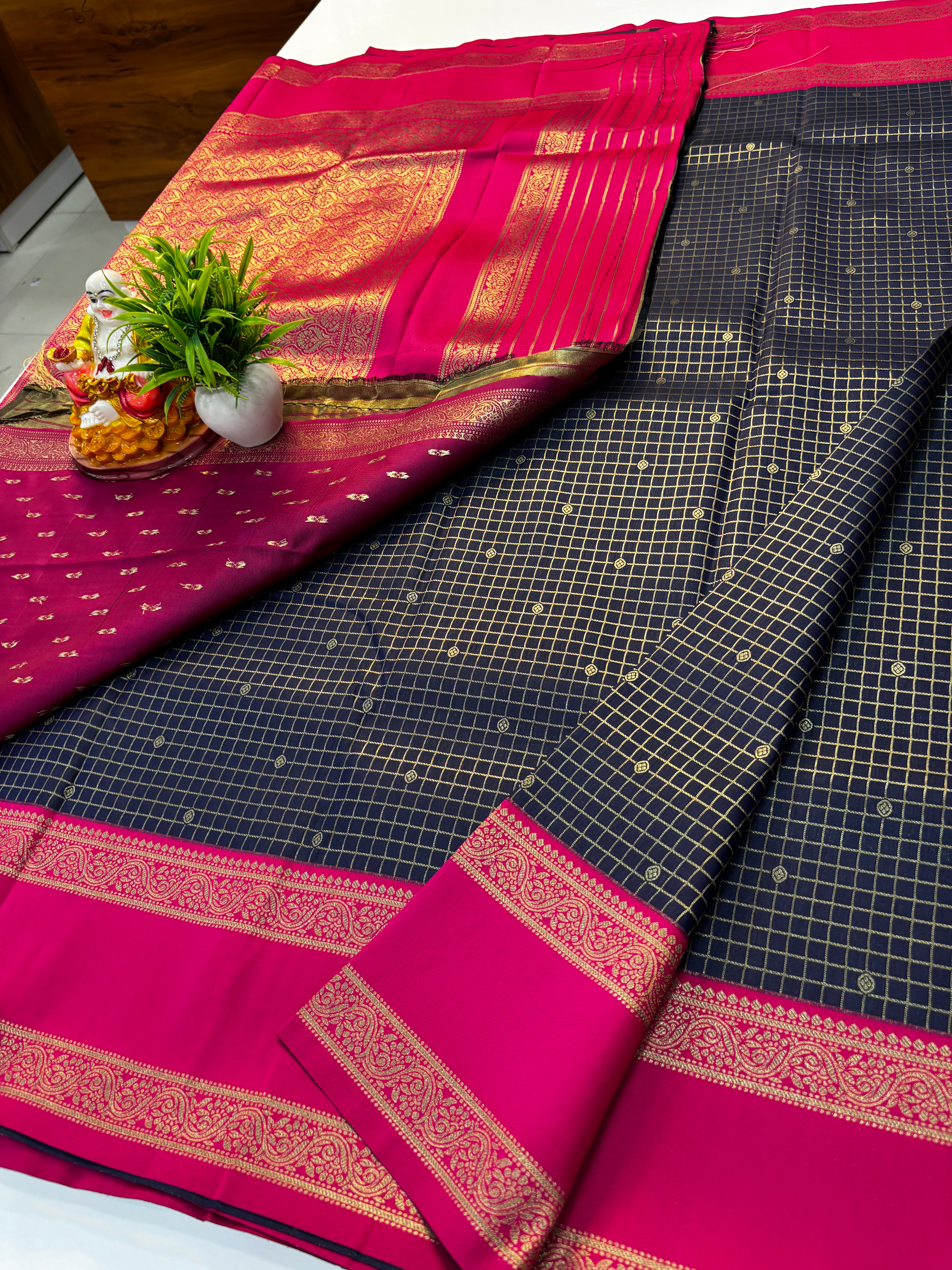Semi Silk Saree with Checks Pattern & Rich Pallu