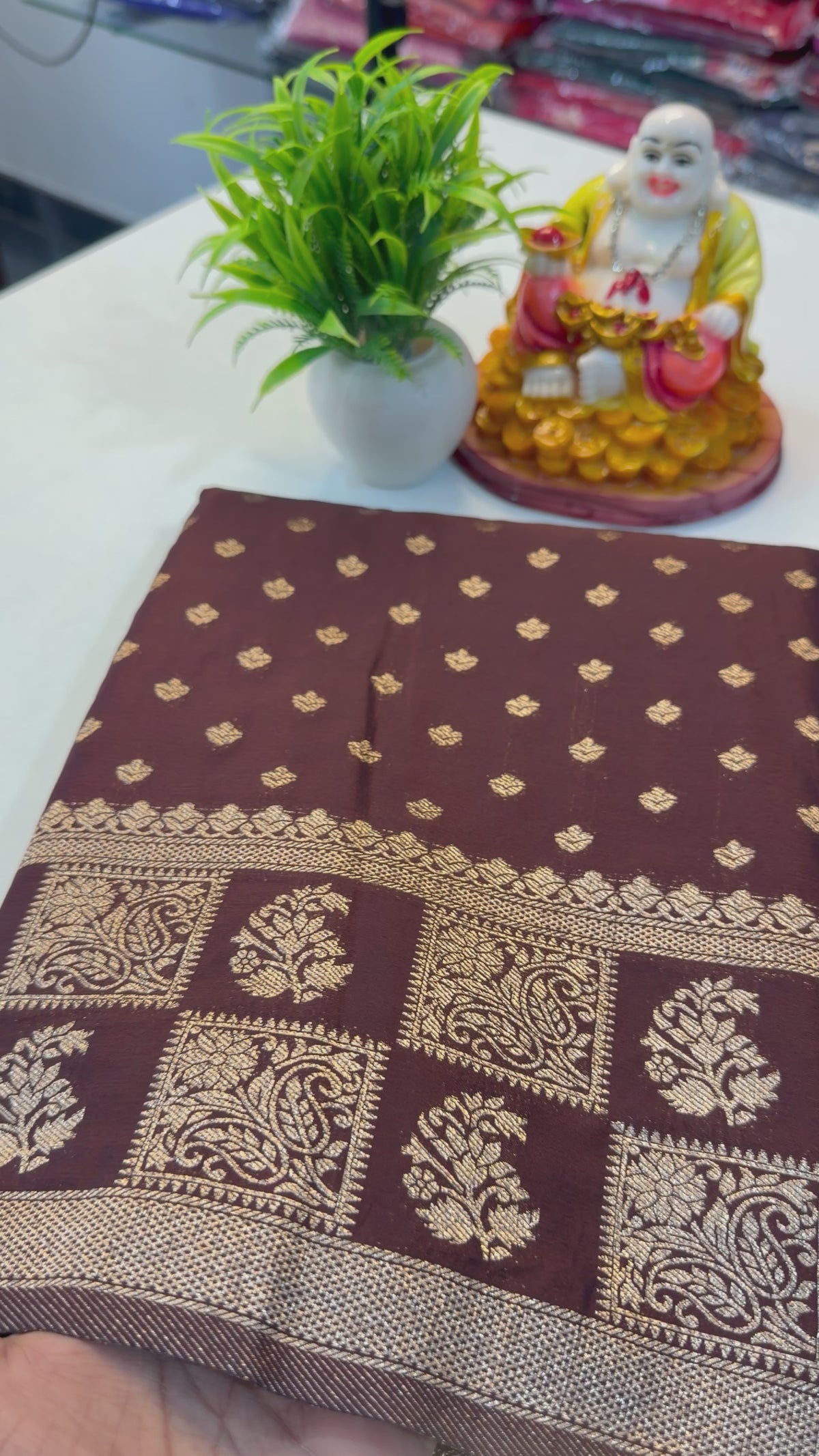 Premium Chiffon Saree with Buttas, Rich Pallu & Butta Blouse…